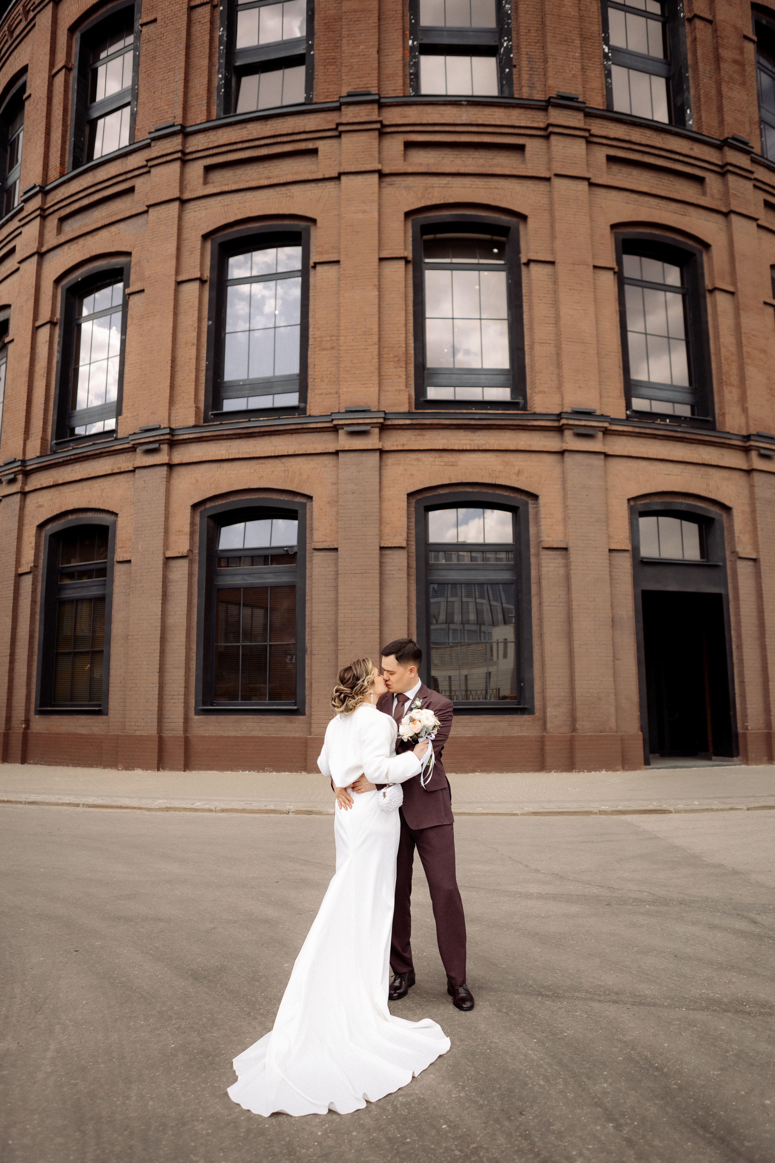 Свадебная фотосессия на территории завода «Арма»