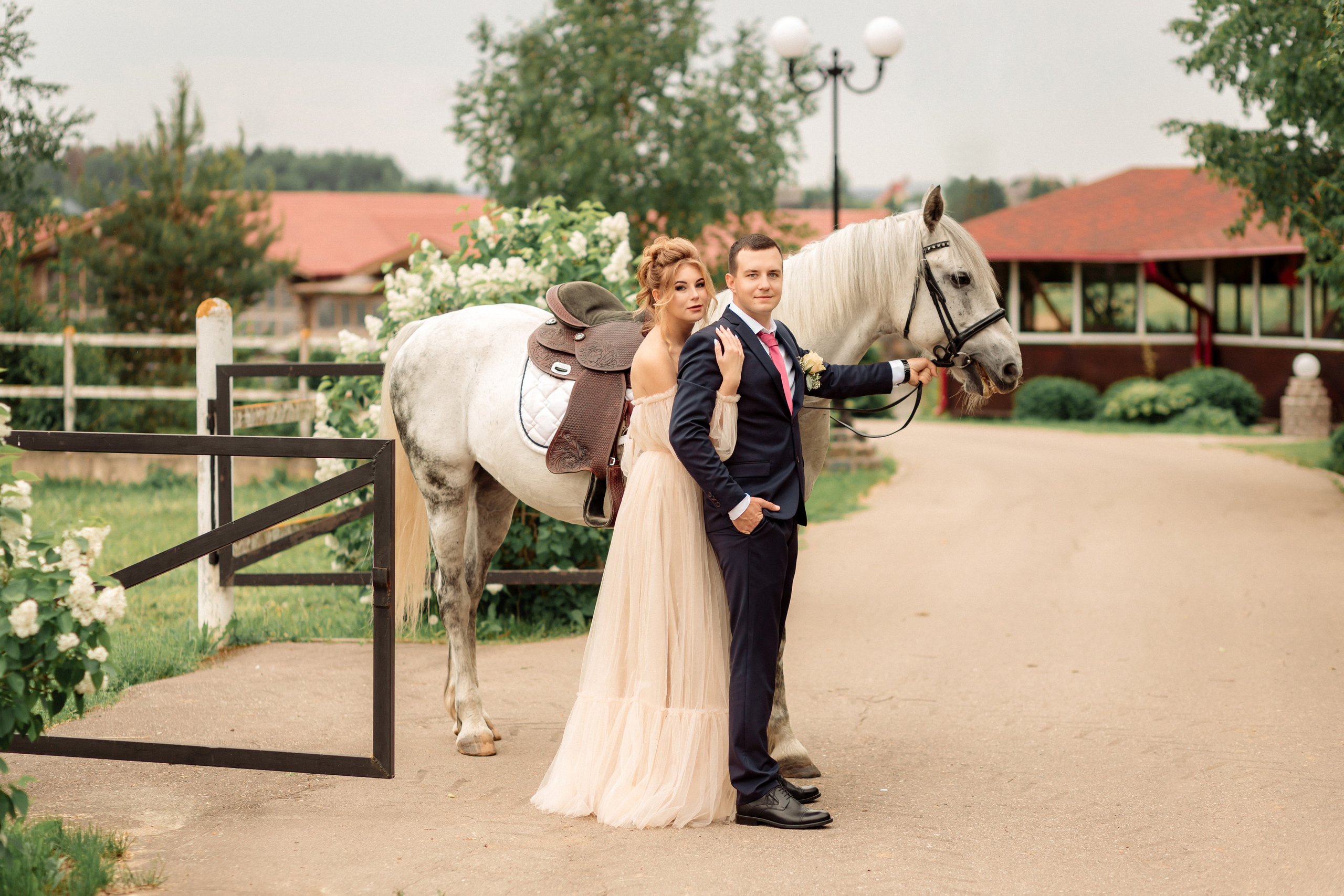 Свадебная фотосессия в конном клубе
