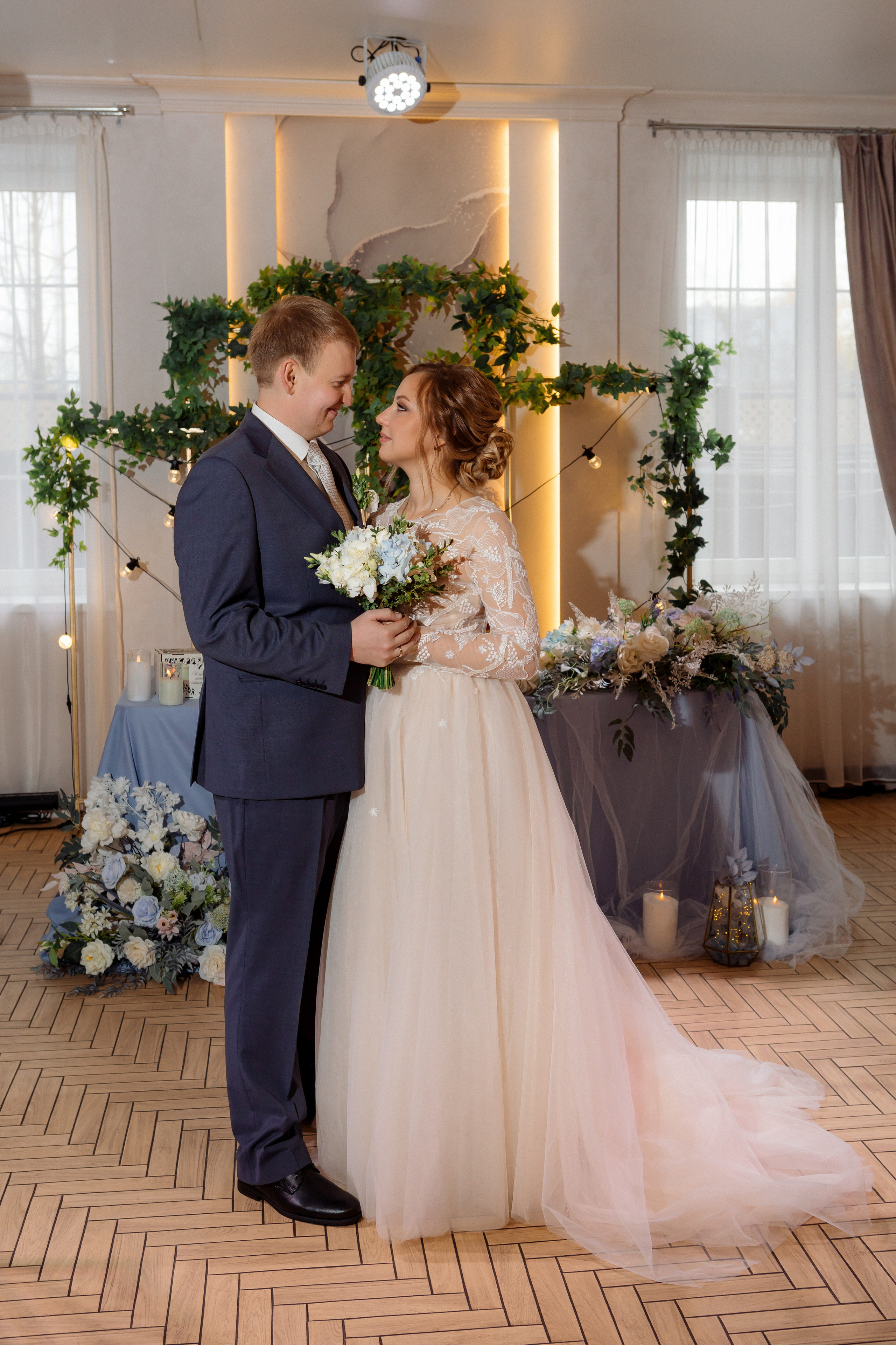 Фотосессия на свадебной площадке «Дом у озера»