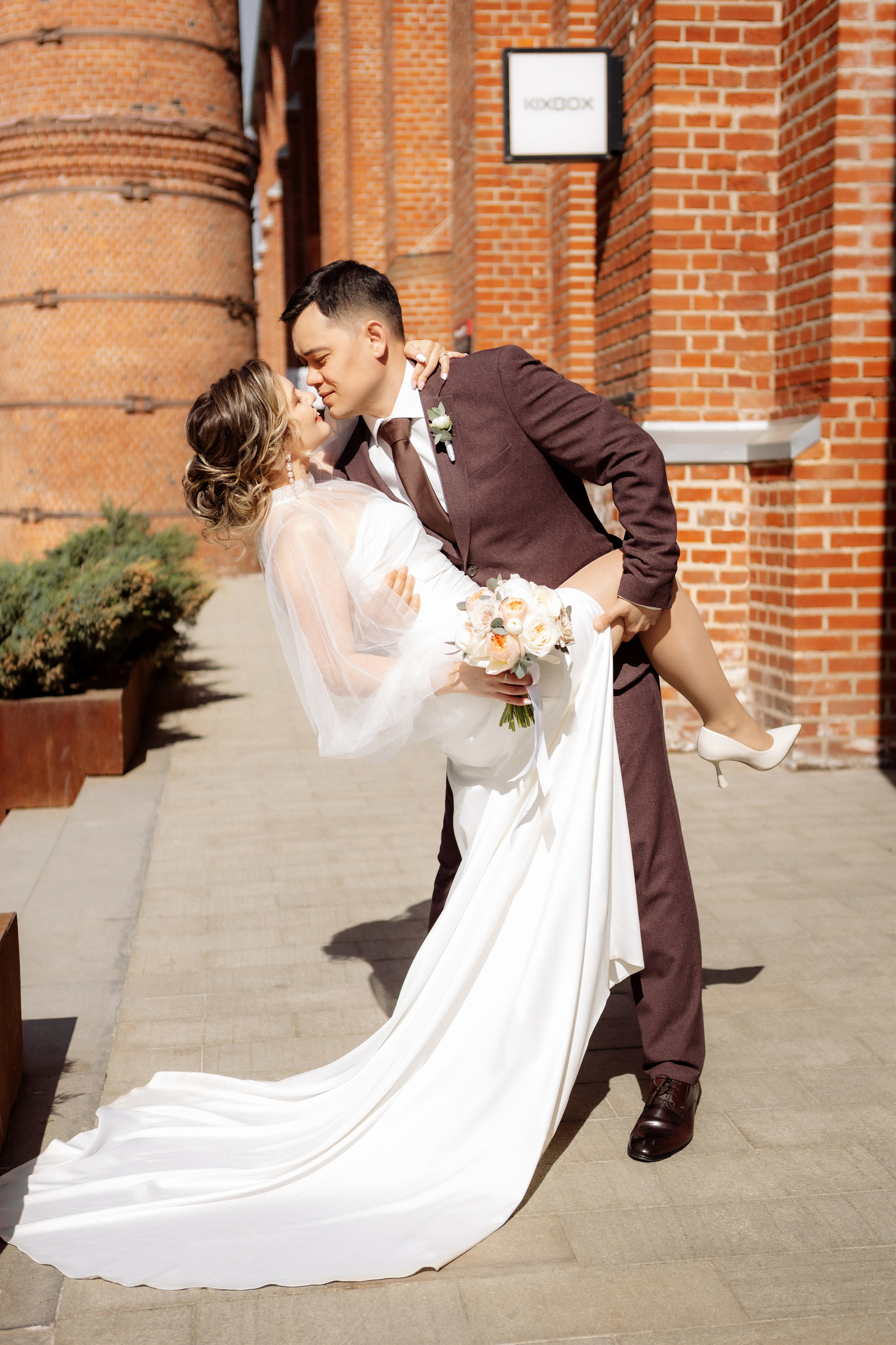 Свадебная фотосессия на территории завода «Арма»