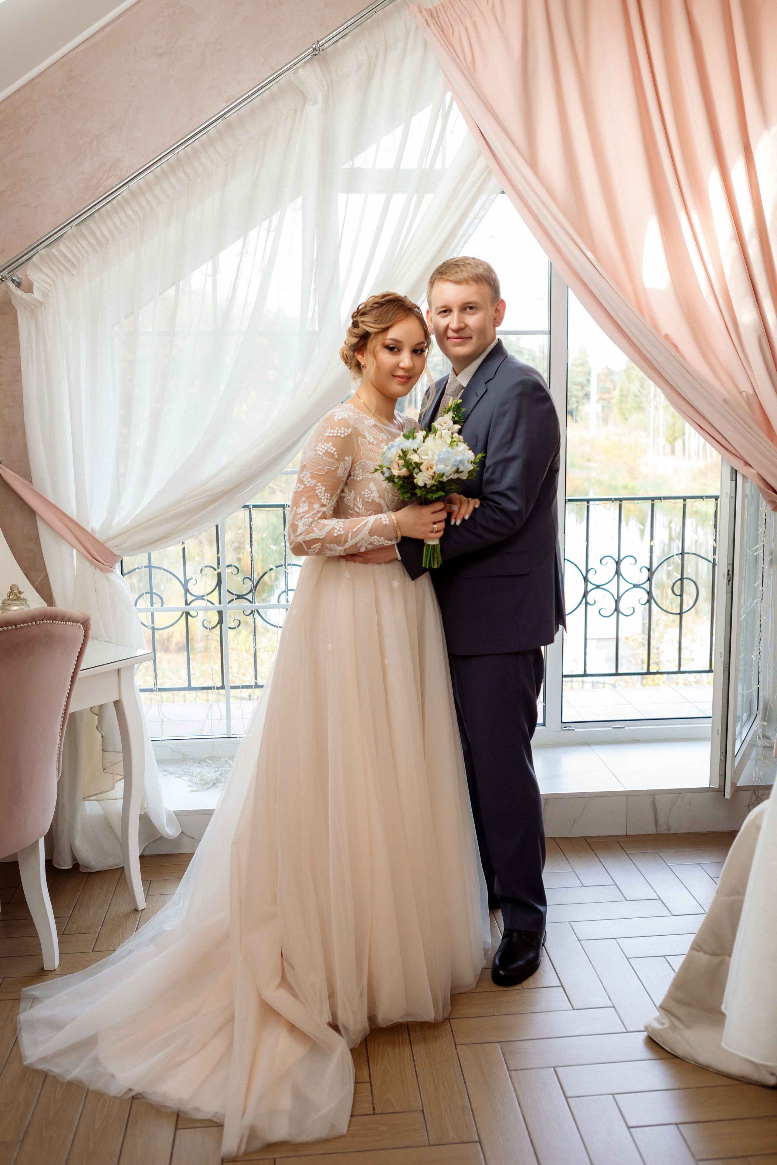 Фотосессия на свадебной площадке «Дом у озера»