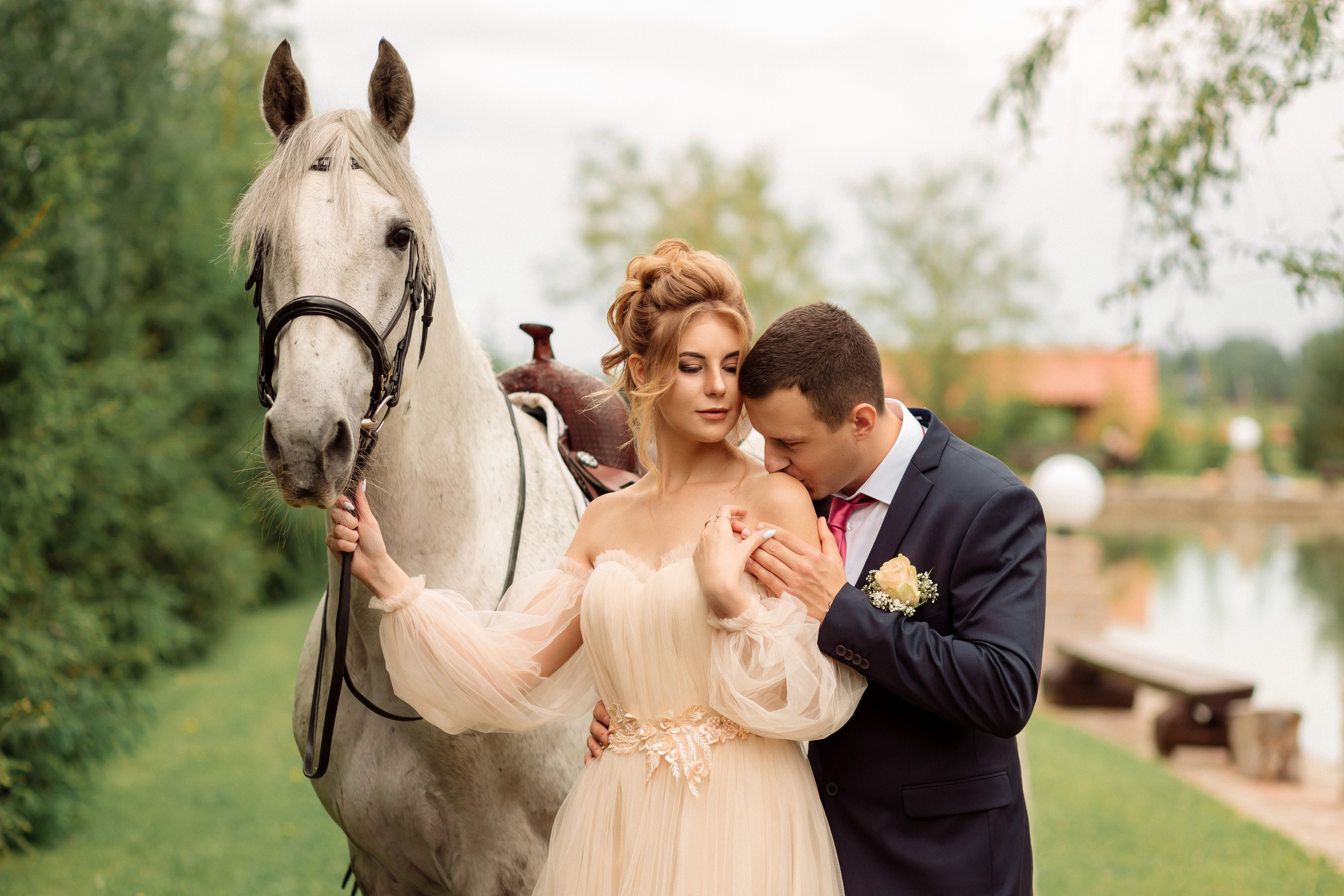 Свадебная фотосессия в конном клубе