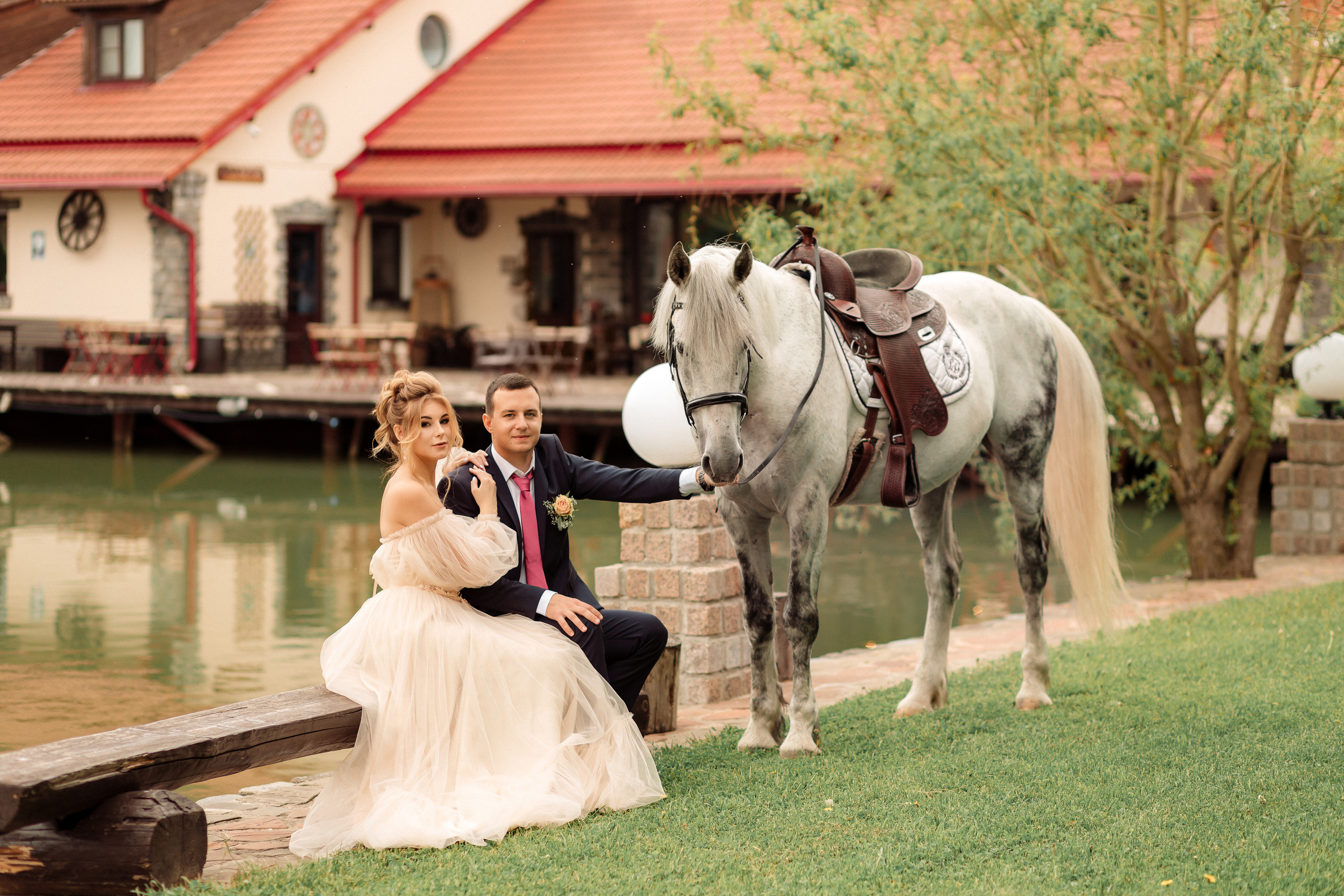Свадебная фотосессия в конном клубе
