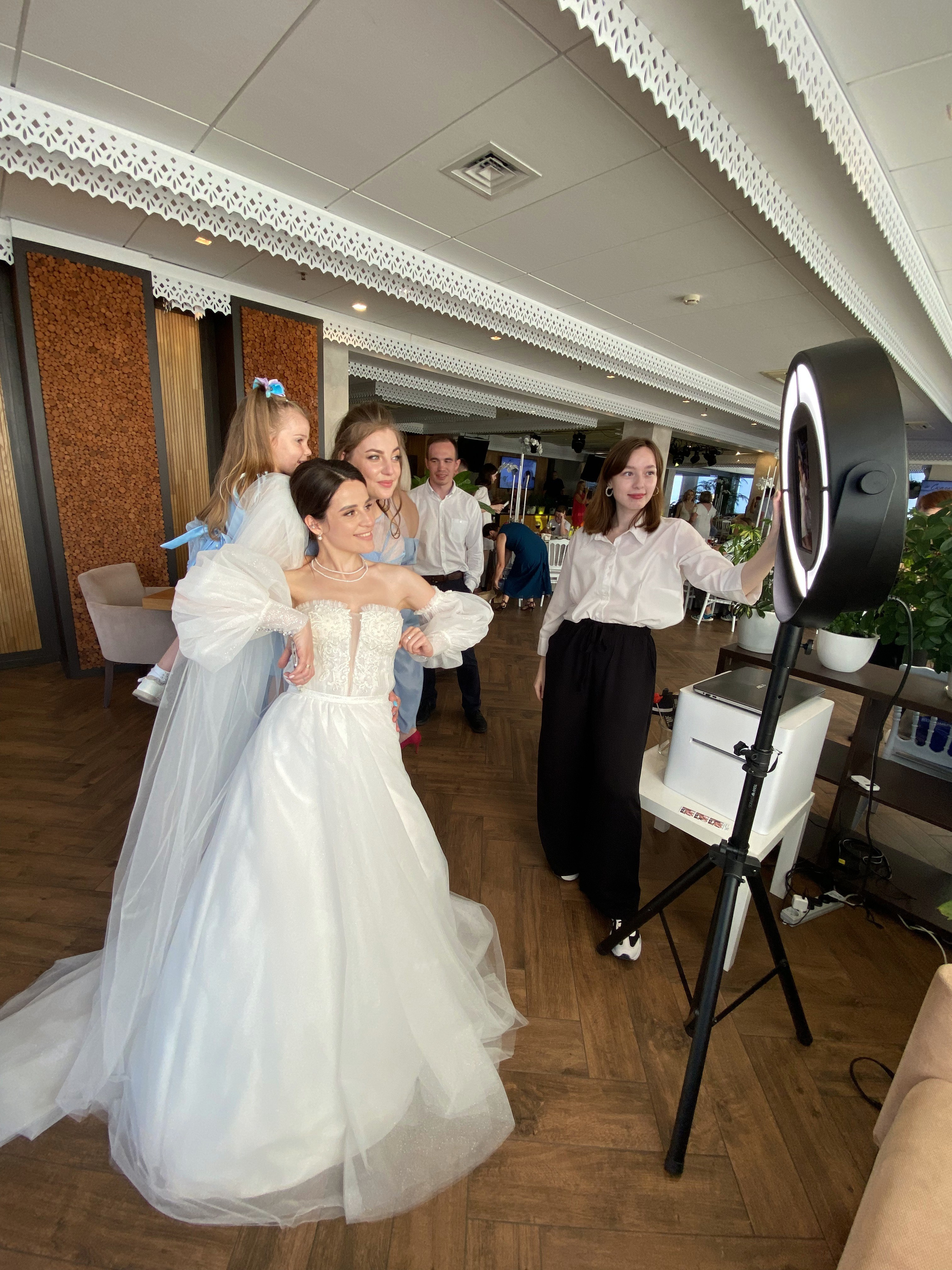 Фото-гиф-стойка BLACK (фотобудка, селфизеркало). Инсталаб Краснодар фото и видео интерактивы на ваше мероприятие