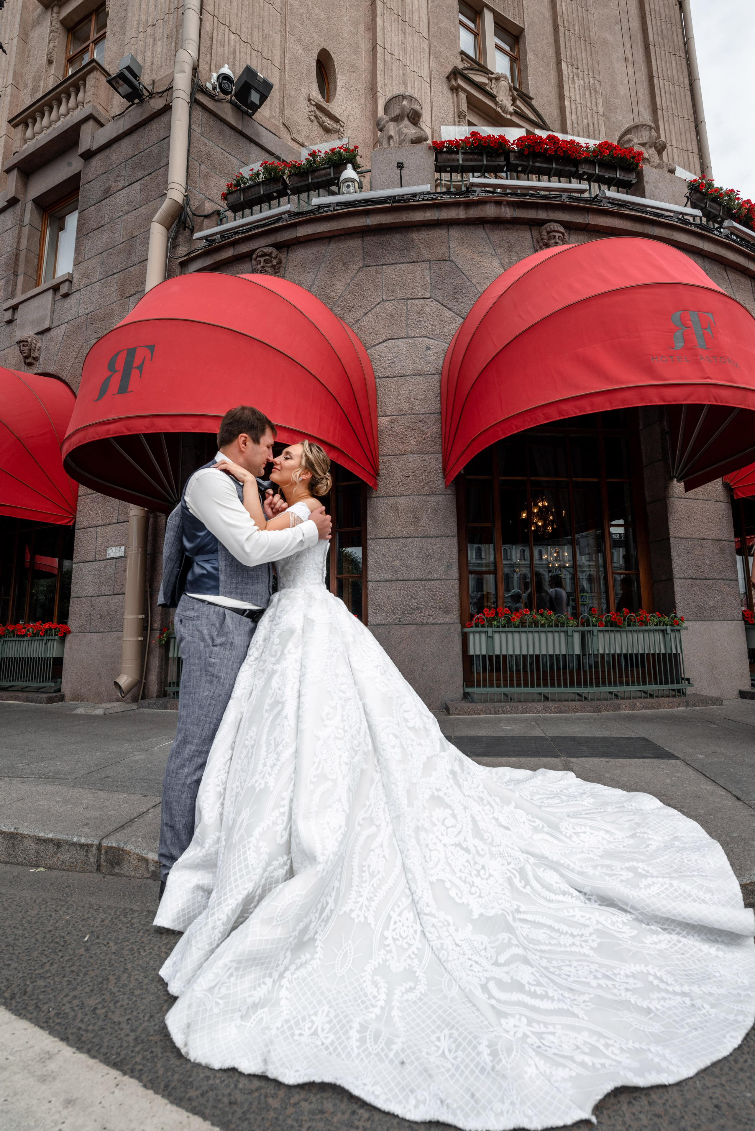 Анастасия и Игорь (фотосессия во Втором Дворце Бракосочетания, Польский сад, здание городской Ратуши). Портретный, семейный и свадебный фотограф в Санкт-Петербурге и в Пушкине Ширяев Денис