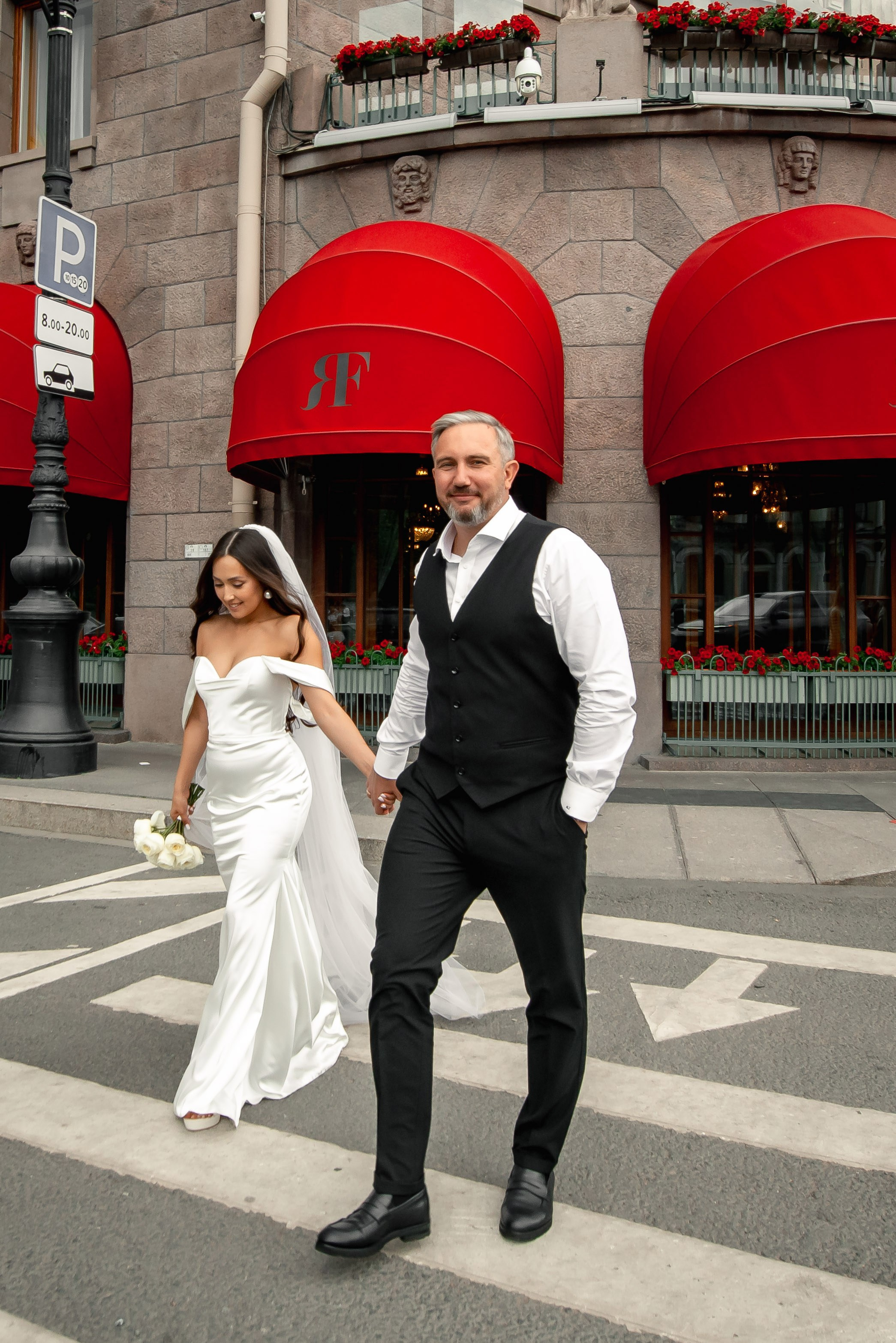 Классическая свадебная фотосессия Аины и Антона по самым красивым местам для свадебной прогулки в Санкт-Петербурге. Портретный, семейный и свадебный фотограф в Санкт-Петербурге и в Пушкине Ширяев Денис