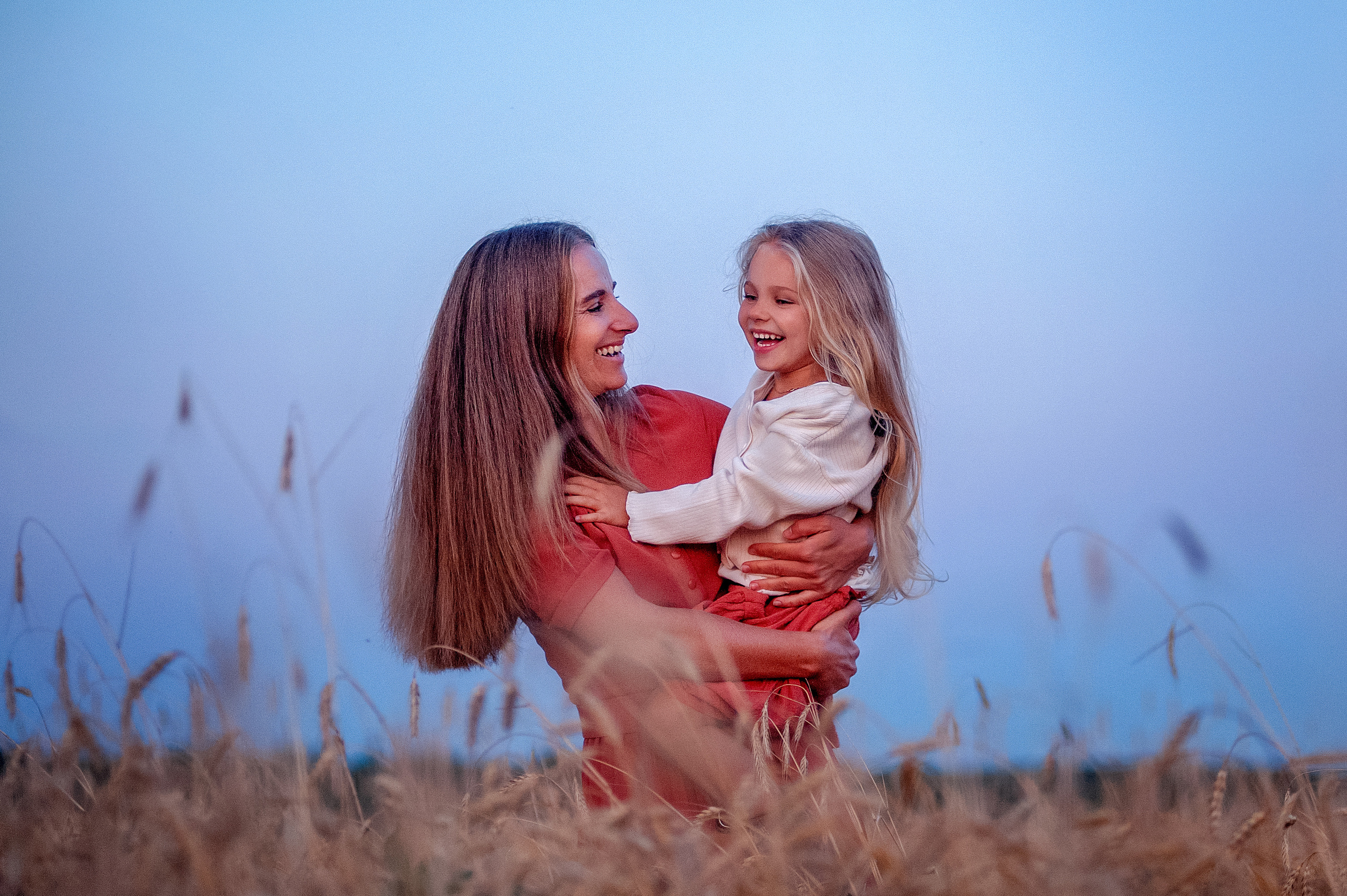 Семейная съемка в поле пшеницы. Семьи, дети, сады, школы. Фотограф Первенцева Елена. Москва