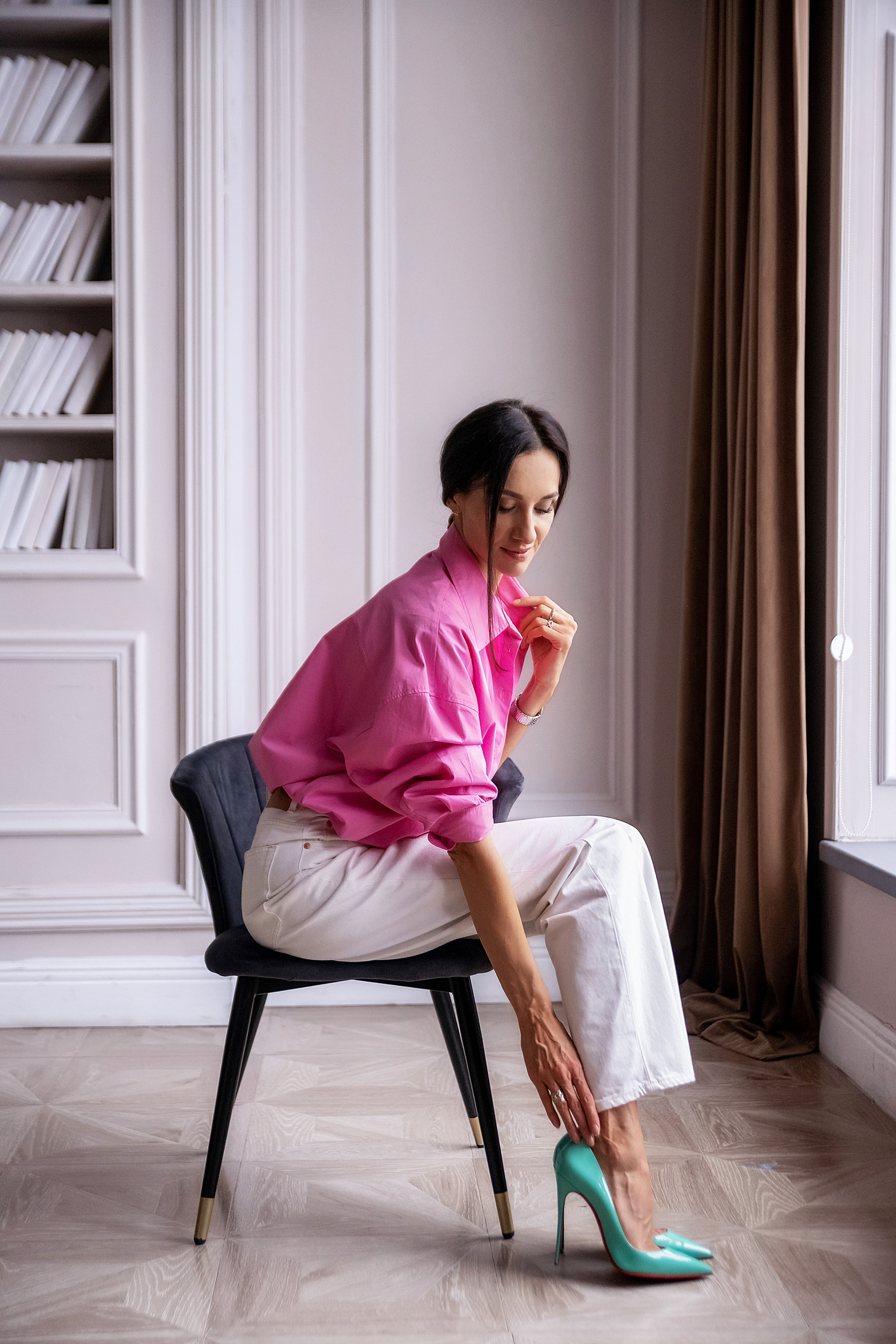 Женский портрет с пионами. Семьи, дети, сады, школы. Фотограф Первенцева Елена. Москва