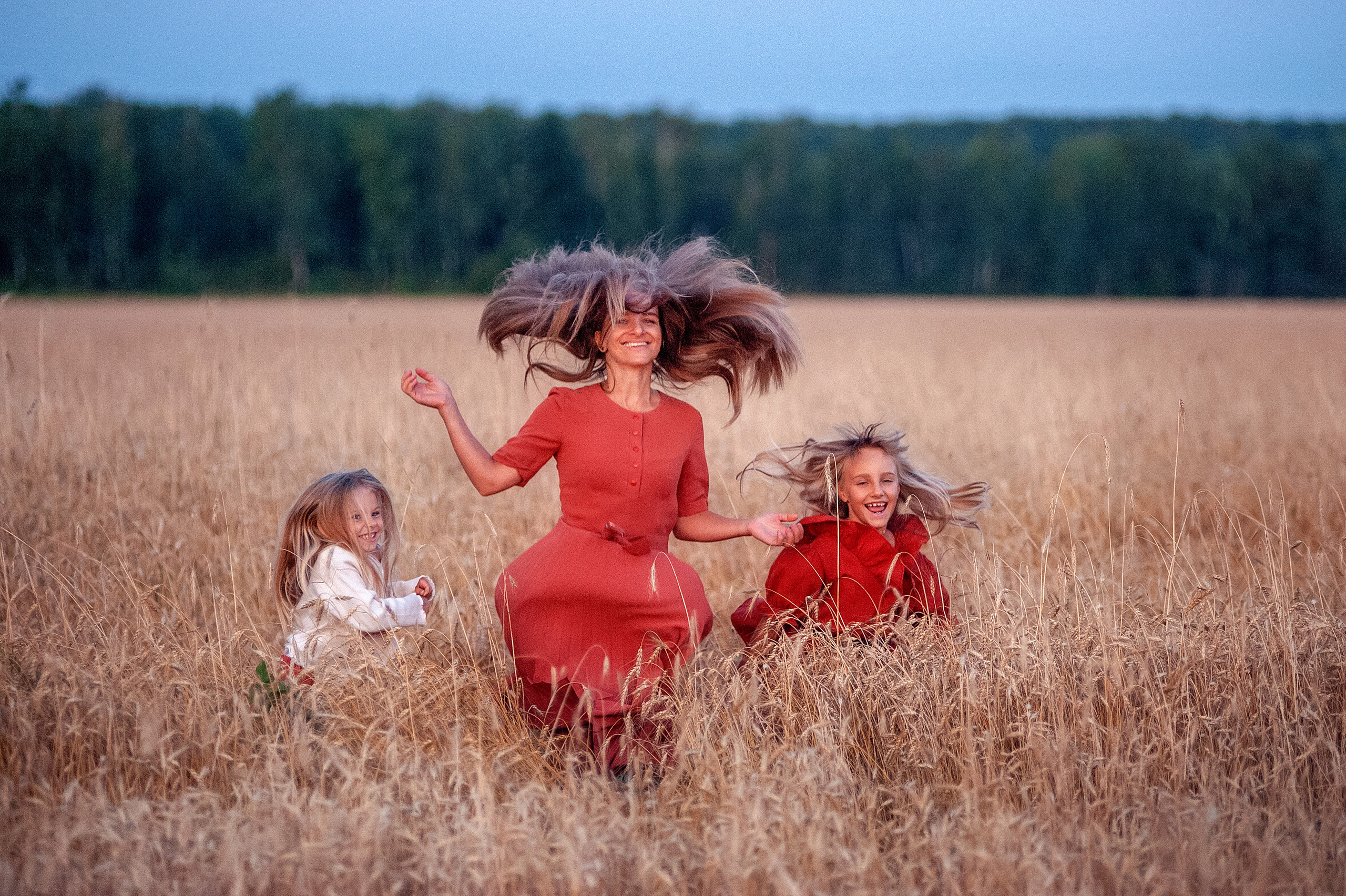 Семейная съемка в поле пшеницы. Семьи, дети, сады, школы. Фотограф Первенцева Елена. Москва