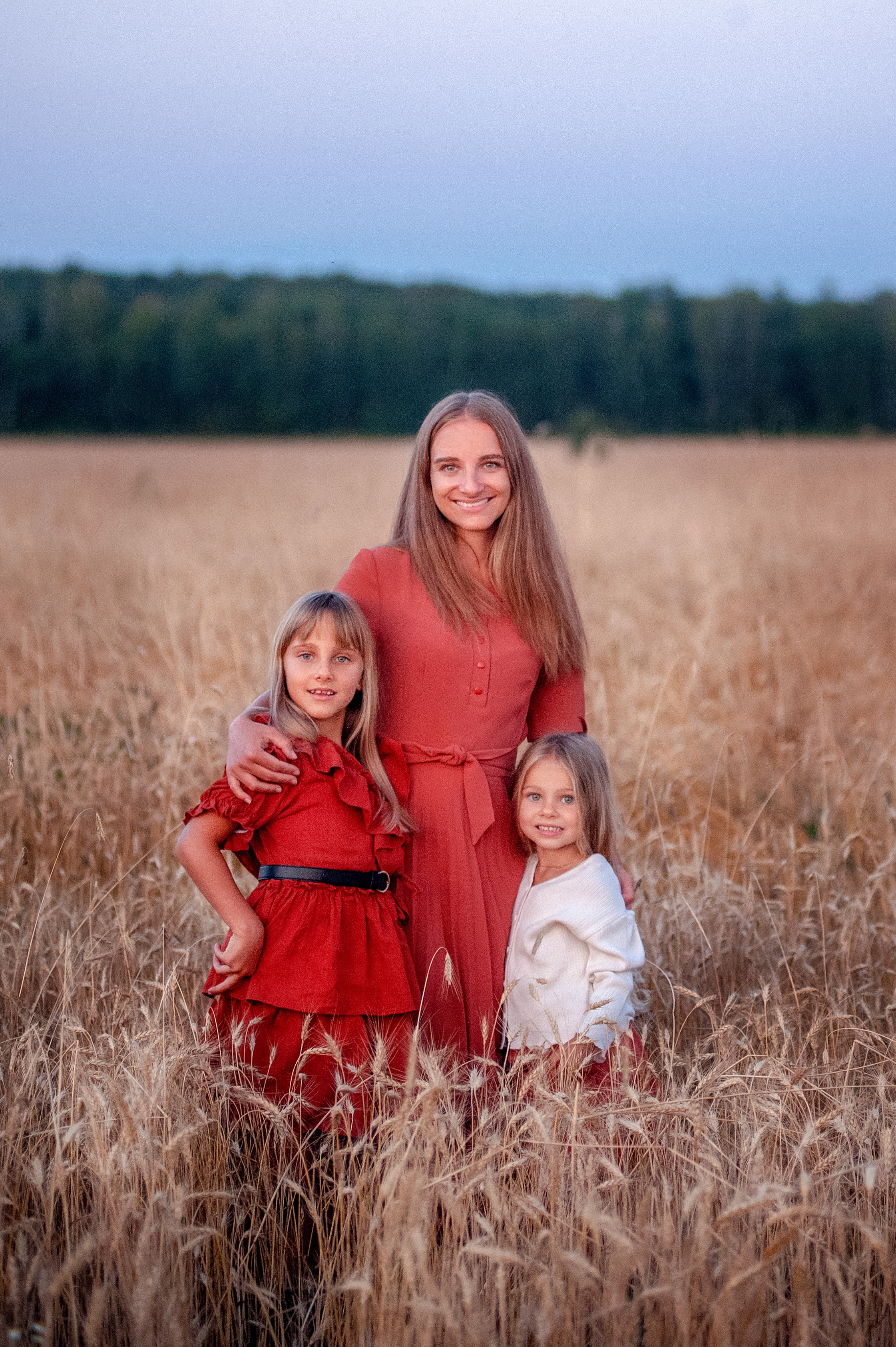 Семейная съемка в поле пшеницы. Семьи, дети, сады, школы. Фотограф Первенцева Елена. Москва