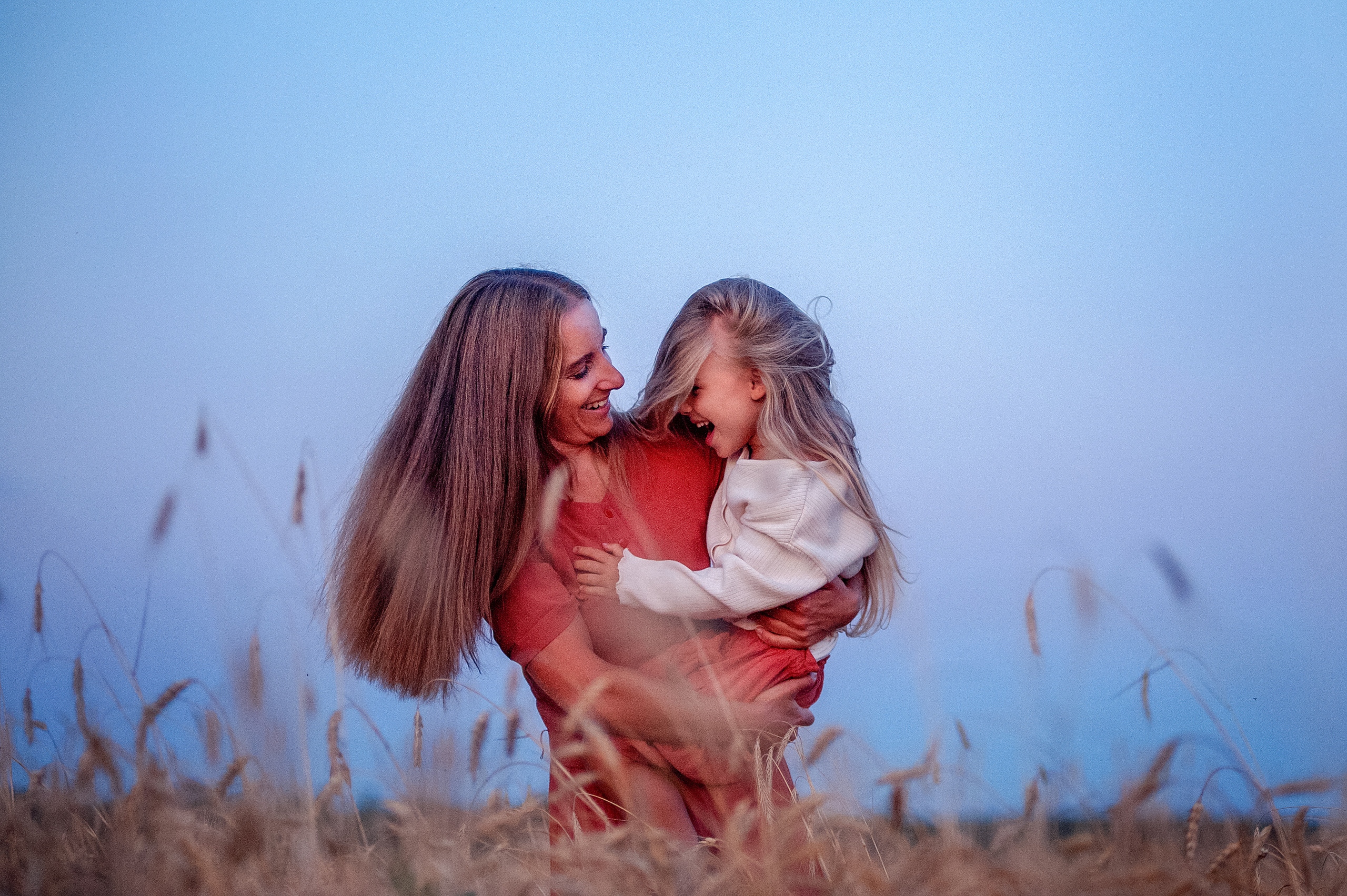 Семейная съемка в поле пшеницы. Семьи, дети, сады, школы. Фотограф Первенцева Елена. Москва