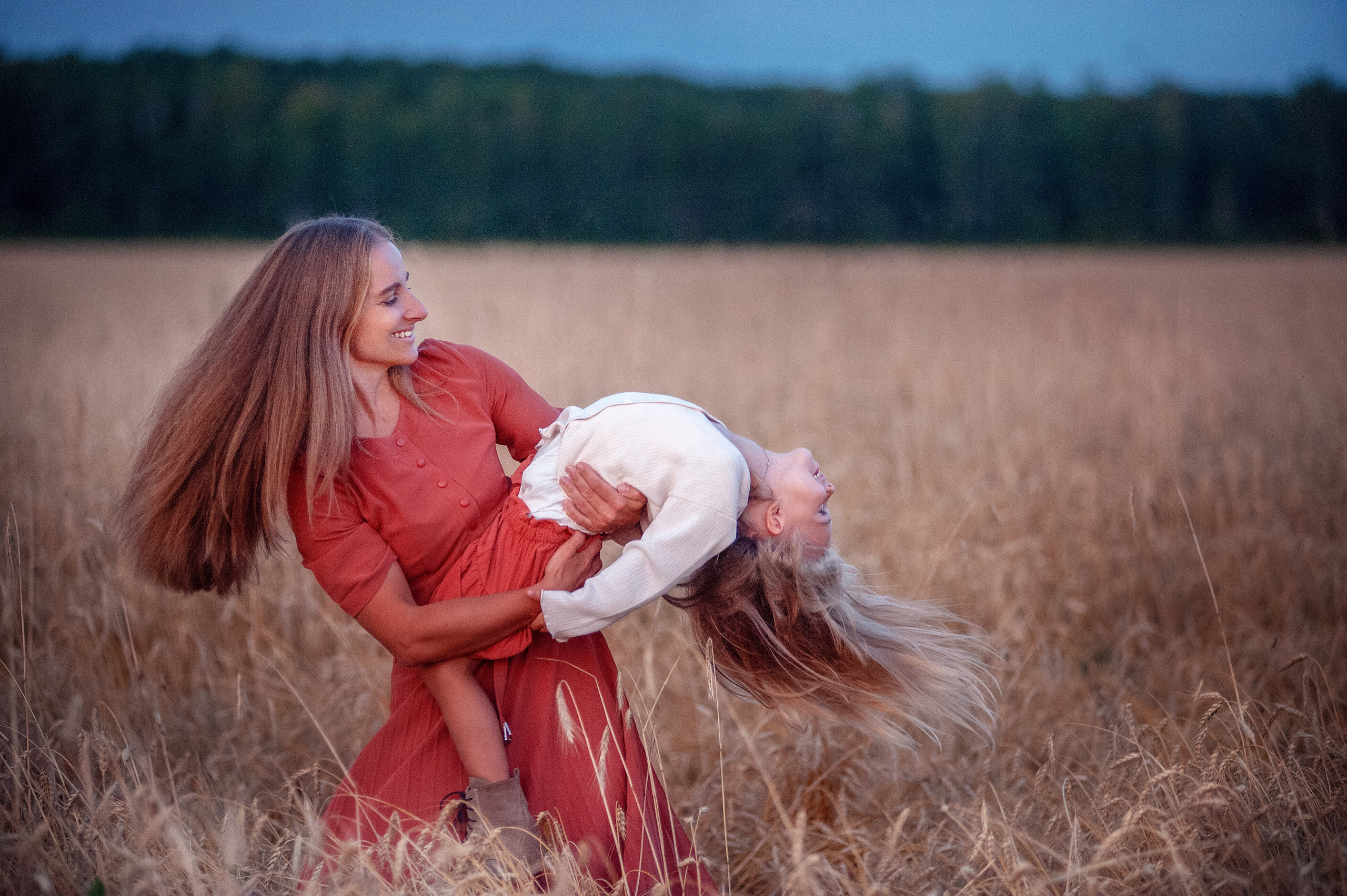 Семейная съемка в поле пшеницы. Семьи, дети, сады, школы. Фотограф Первенцева Елена. Москва