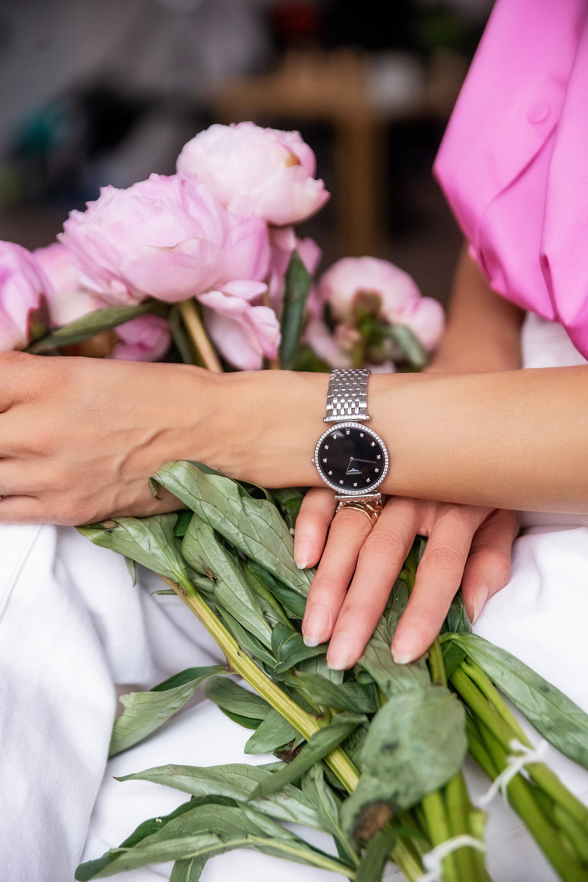 Женский портрет с пионами. Семьи, дети, сады, школы. Фотограф Первенцева Елена. Москва