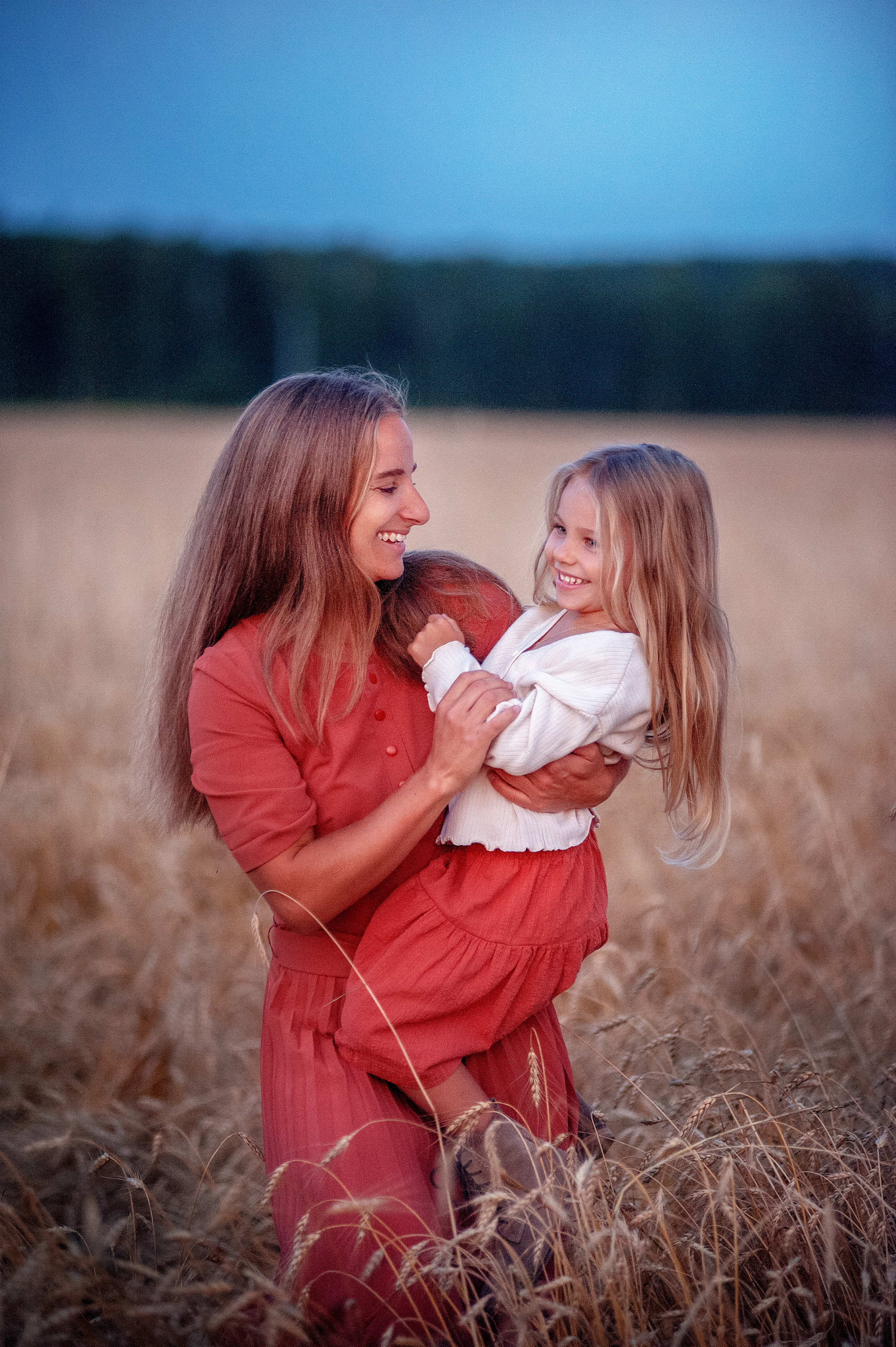 Семейная съемка в поле пшеницы. Семьи, дети, сады, школы. Фотограф Первенцева Елена. Москва