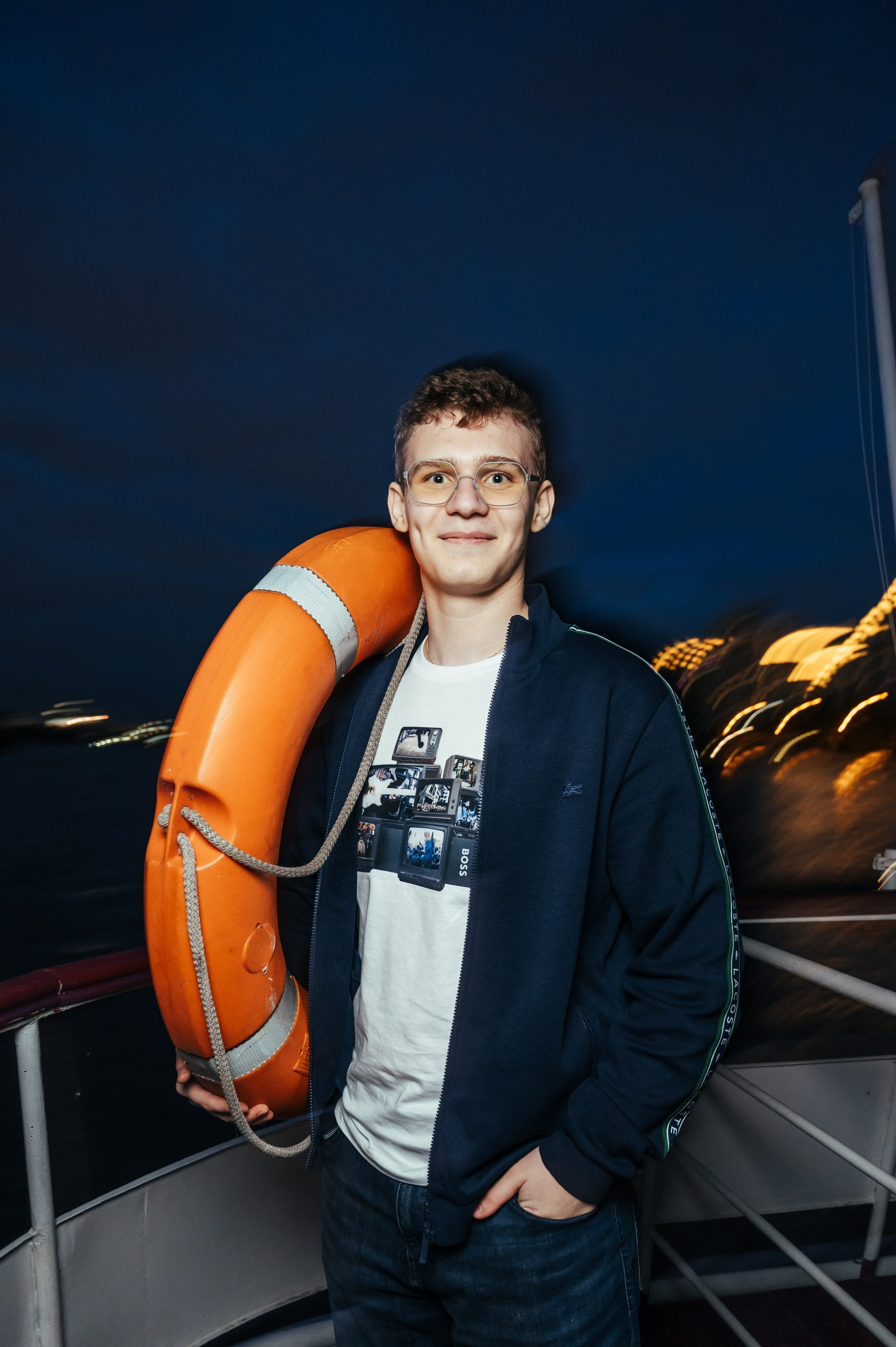 Последний звонок. Анастасия Петрович фотограф, фотокорреспондент в Москве и Санкт-Петербурге. Фотосъёмка репортажа, мероприятия, корпоративная съёмка, контент