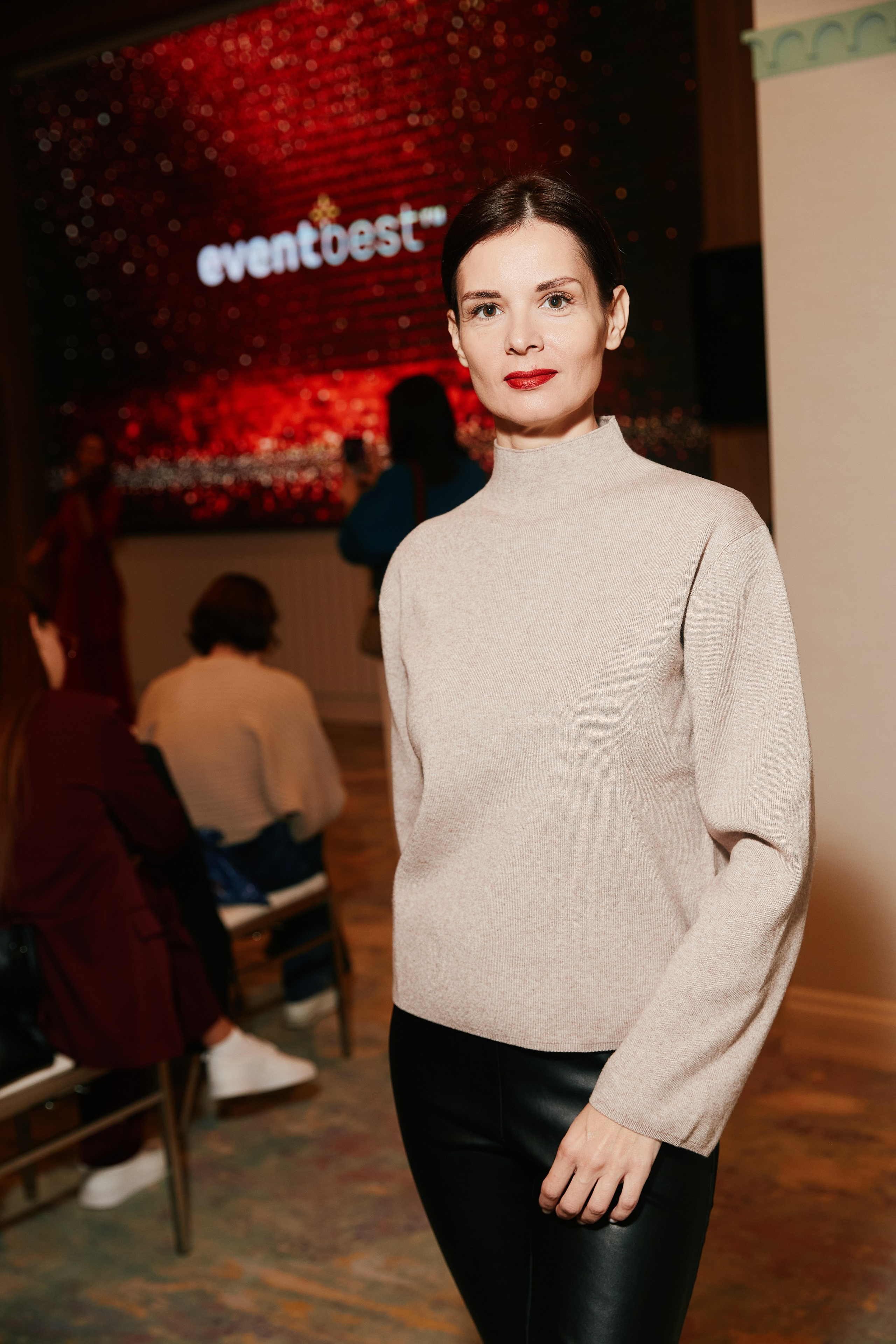 Современная женщина в Hilton 26.10. Свадебный репортажный фотограф краснодар максим дремов дрёмов фотосессия студия цена