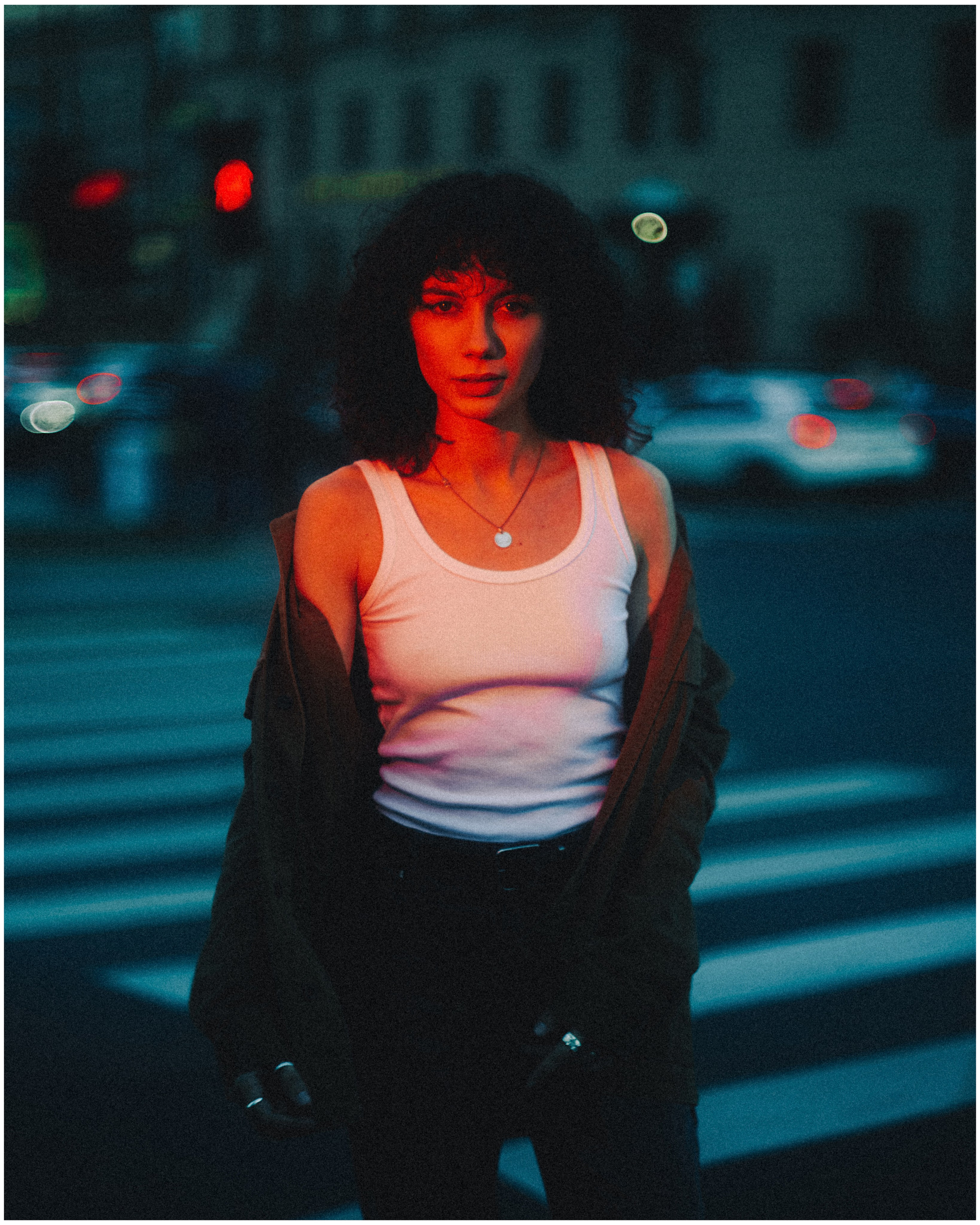 Фотосессия с цветным светом на улице