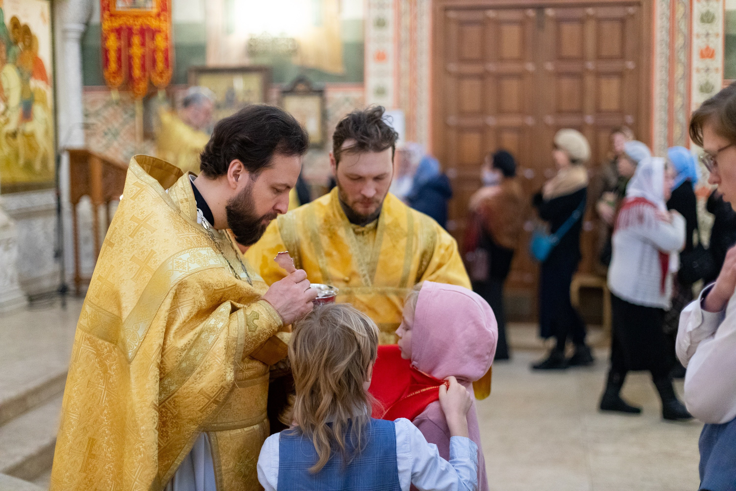 Праздничное богослужение Святителю Николаю 19 декабря. Интерьерный фотограф в Москве Роман Потапов