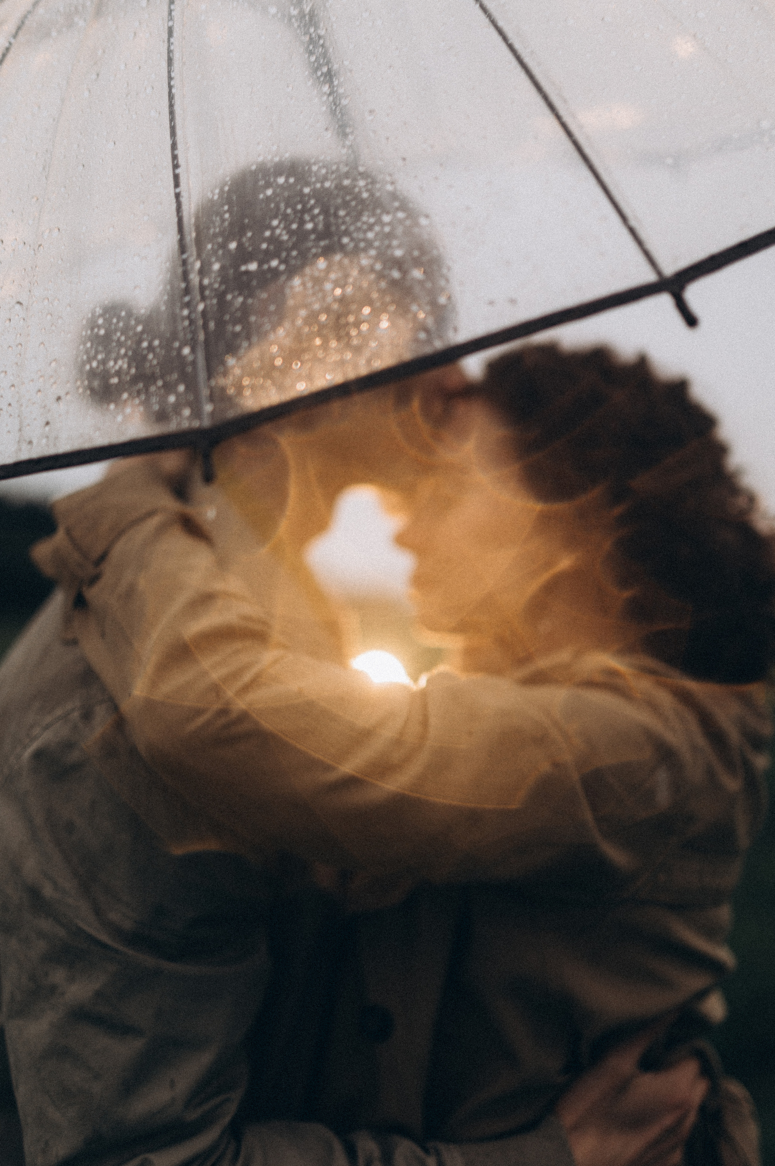 Алина и Саша, в ожидании, фотопрогулка под дождем. Фотограф ПИТЕР СПБ Надежда Баранова