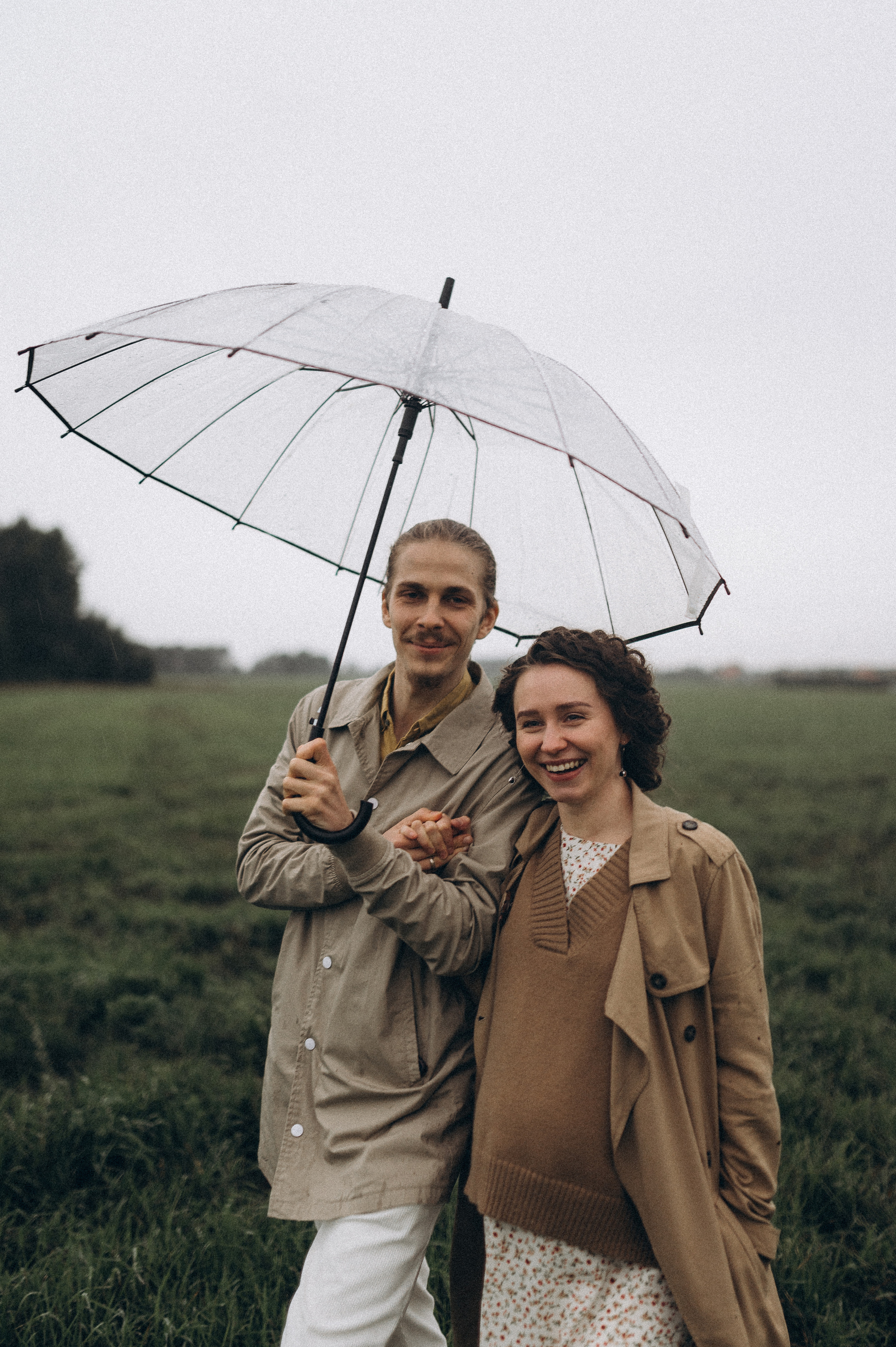 Алина и Саша, в ожидании, фотопрогулка под дождем. Фотограф ПИТЕР СПБ Надежда Баранова