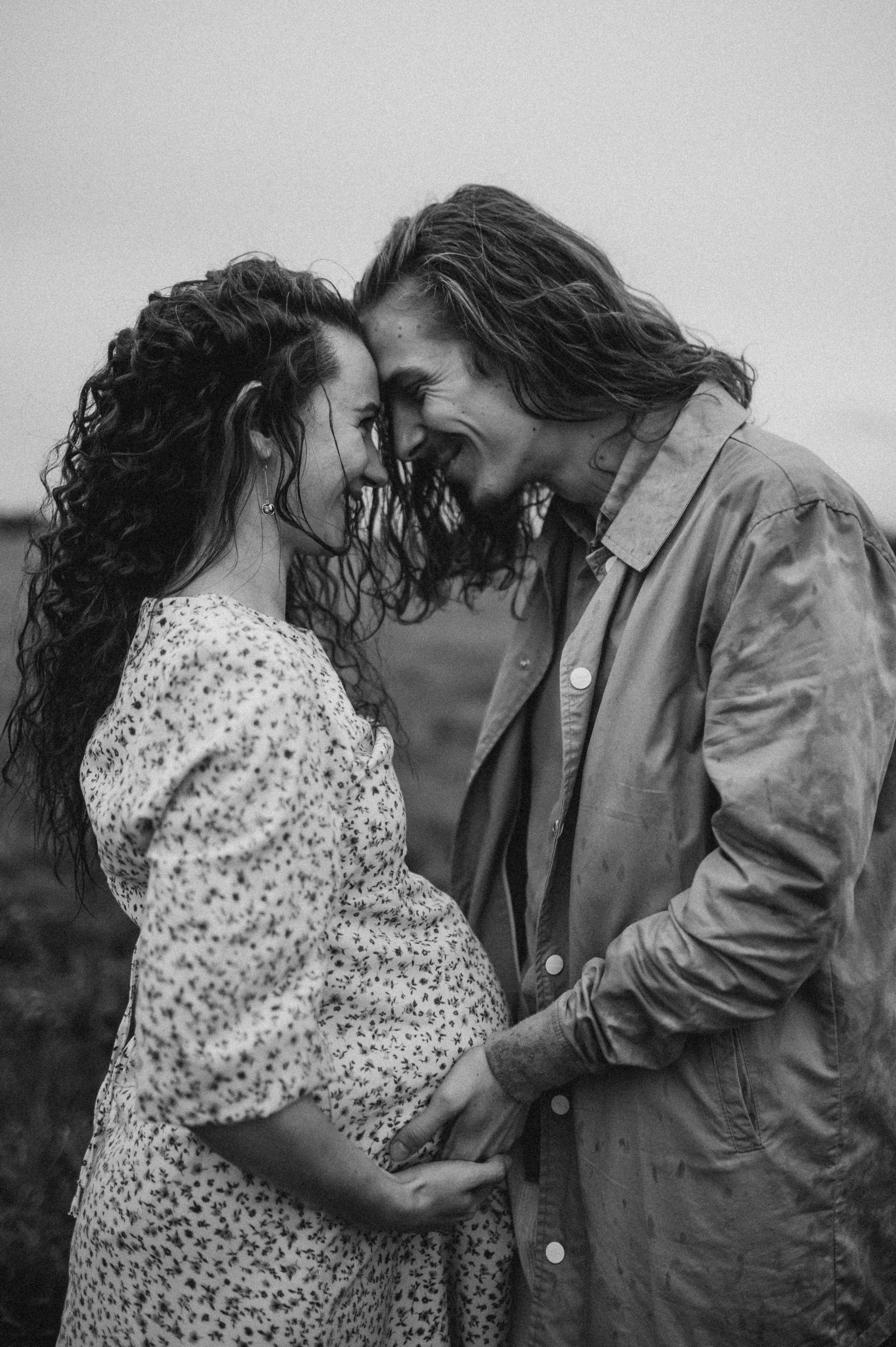 Алина и Саша, в ожидании, фотопрогулка под дождем. Фотограф ПИТЕР СПБ Надежда Баранова