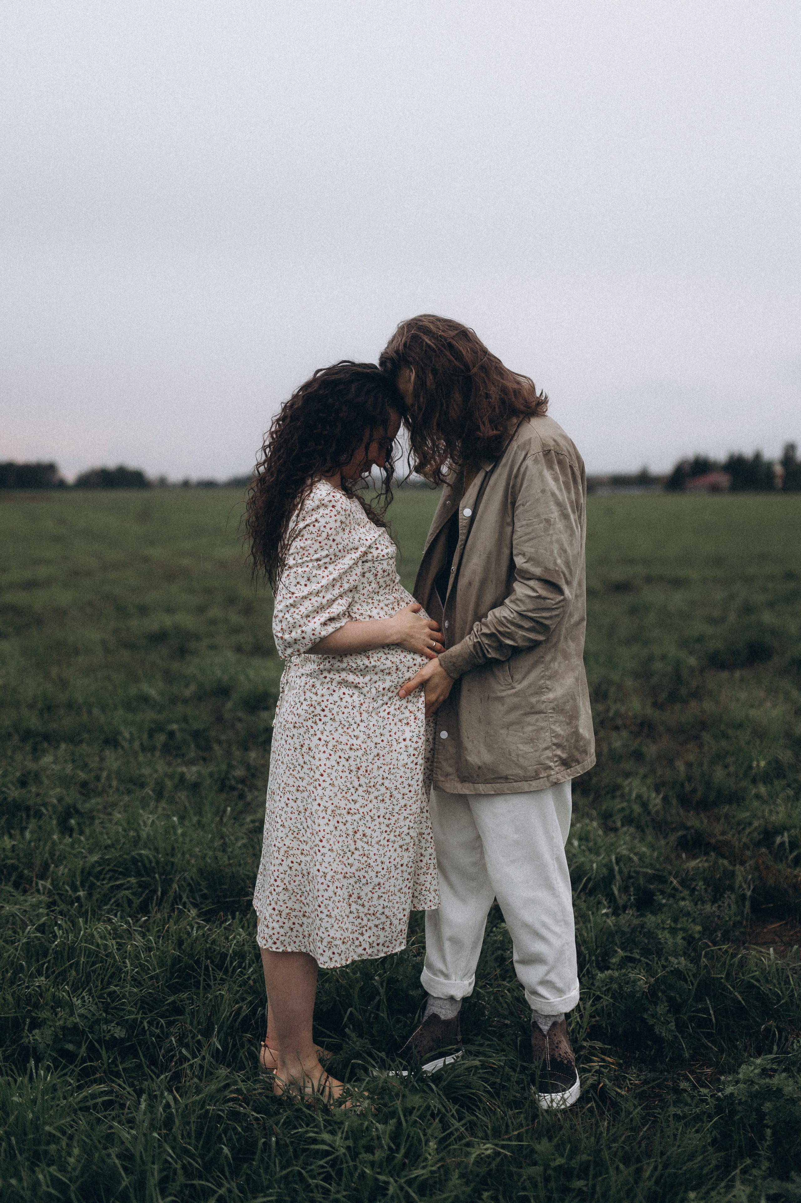 Алина и Саша, в ожидании, фотопрогулка под дождем. Фотограф ПИТЕР СПБ Надежда Баранова