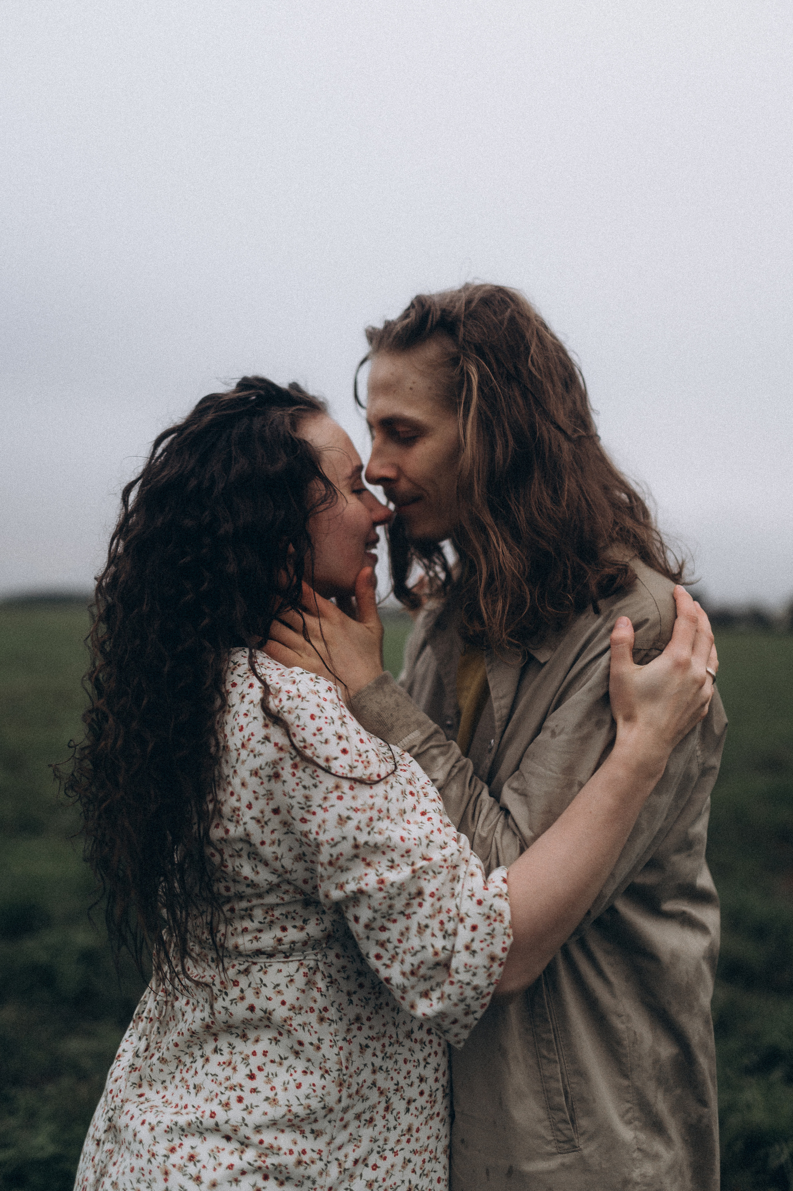 Алина и Саша, в ожидании, фотопрогулка под дождем. Фотограф ПИТЕР СПБ Надежда Баранова