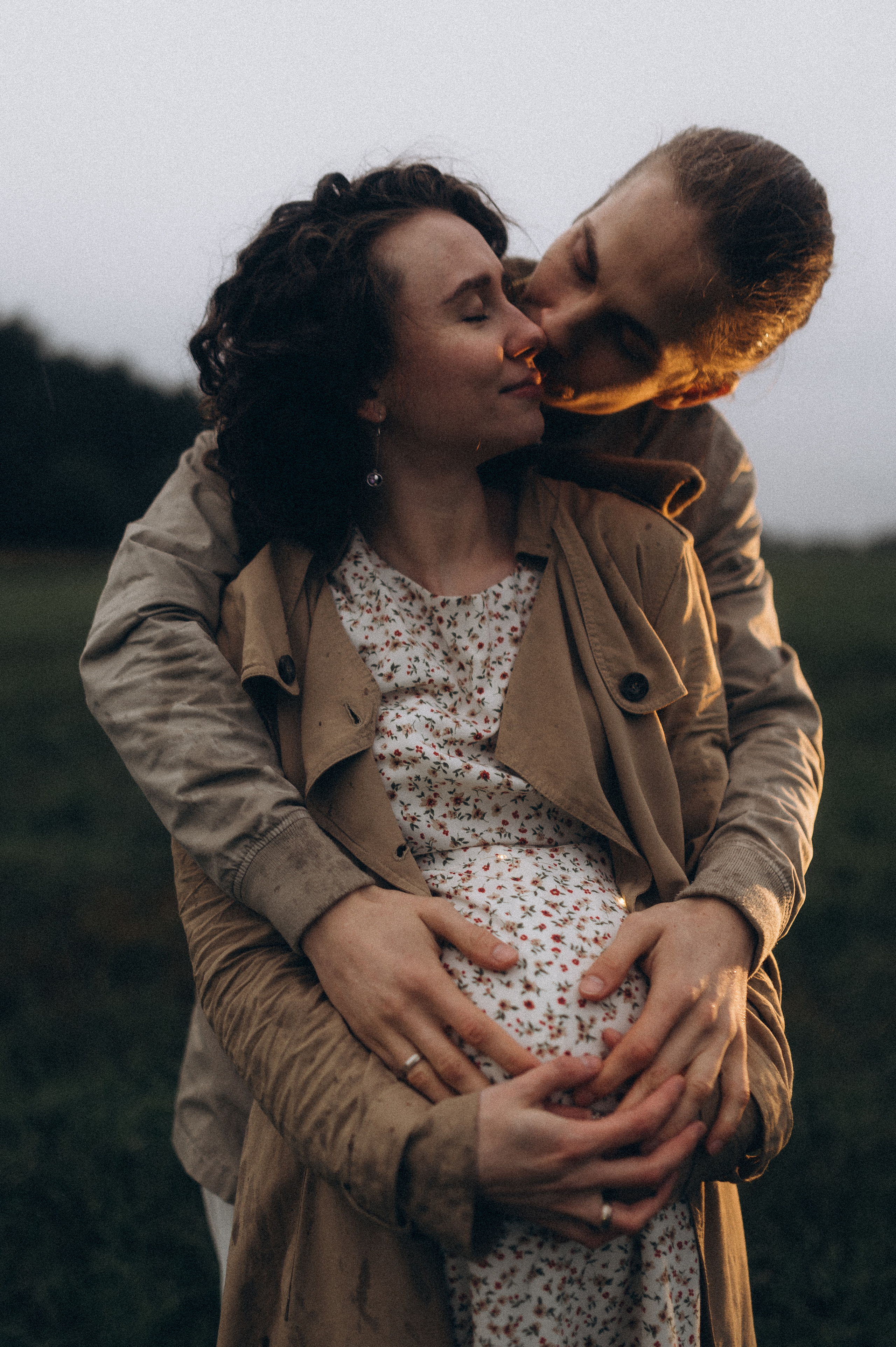 Алина и Саша, в ожидании, фотопрогулка под дождем. Фотограф ПИТЕР СПБ Надежда Баранова