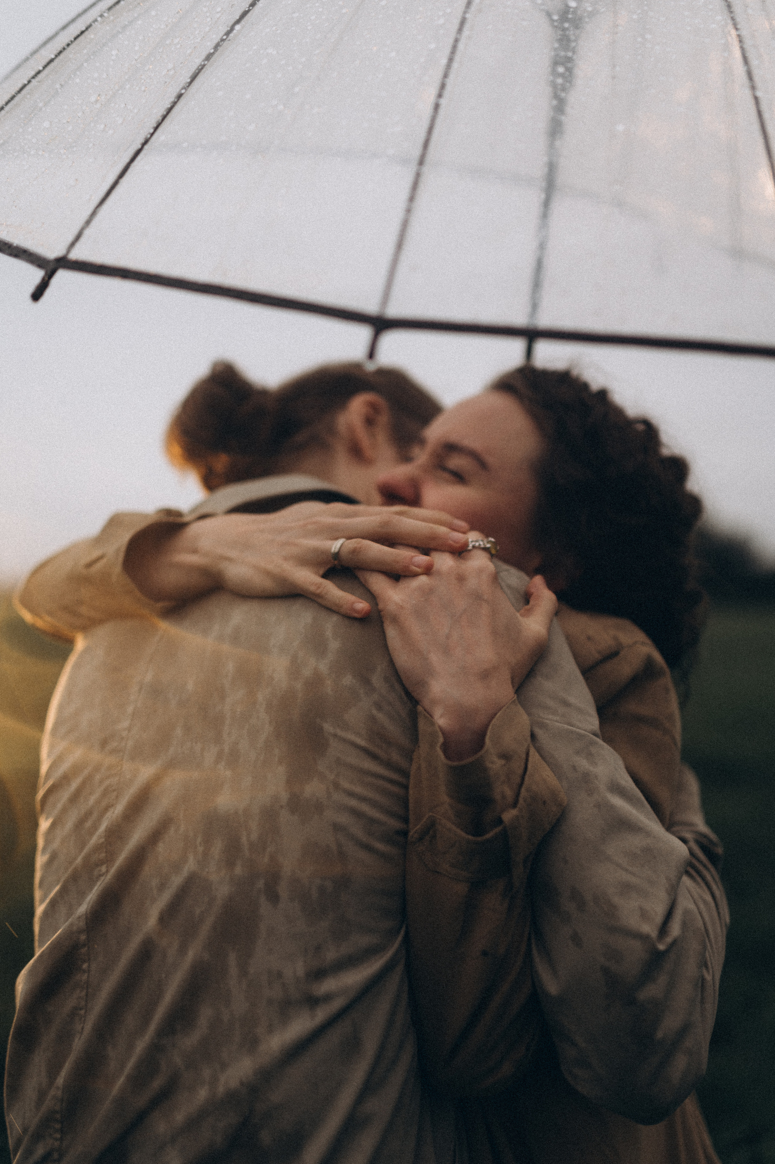 Алина и Саша, в ожидании, фотопрогулка под дождем. Фотограф ПИТЕР СПБ Надежда Баранова