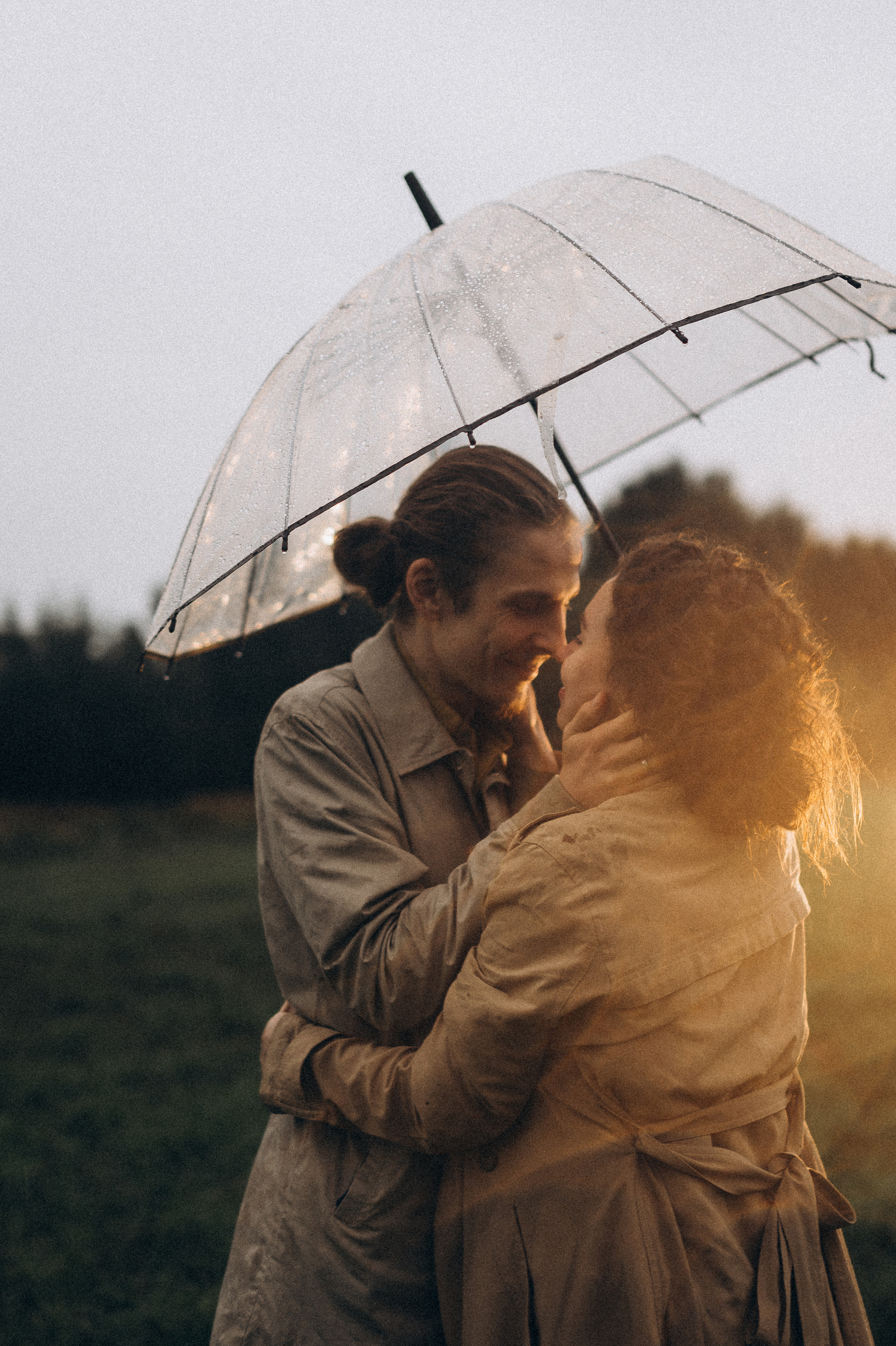 Алина и Саша, в ожидании, фотопрогулка под дождем. Фотограф ПИТЕР СПБ Надежда Баранова