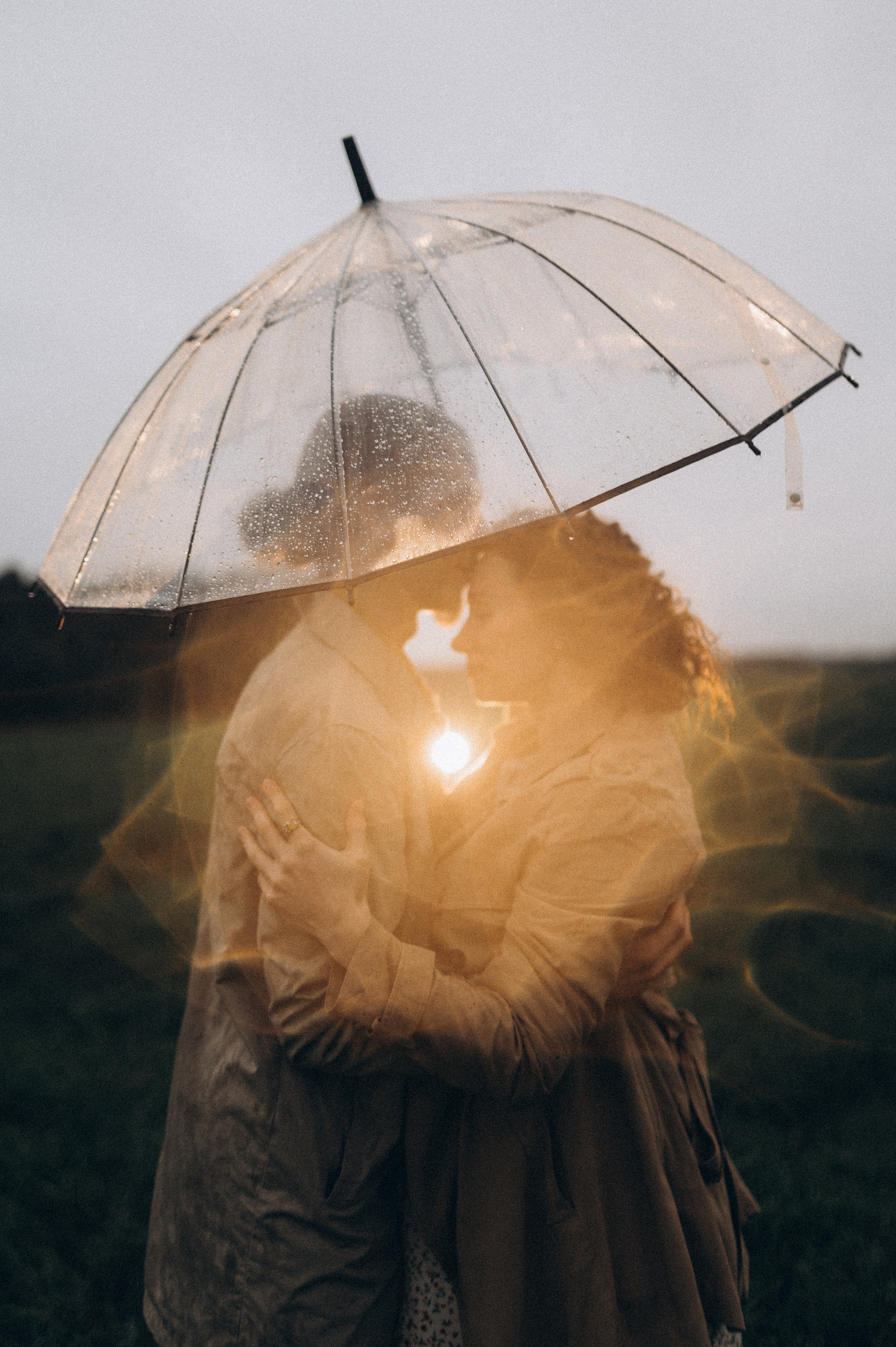 Алина и Саша, в ожидании, фотопрогулка под дождем. Фотограф ПИТЕР СПБ Надежда Баранова