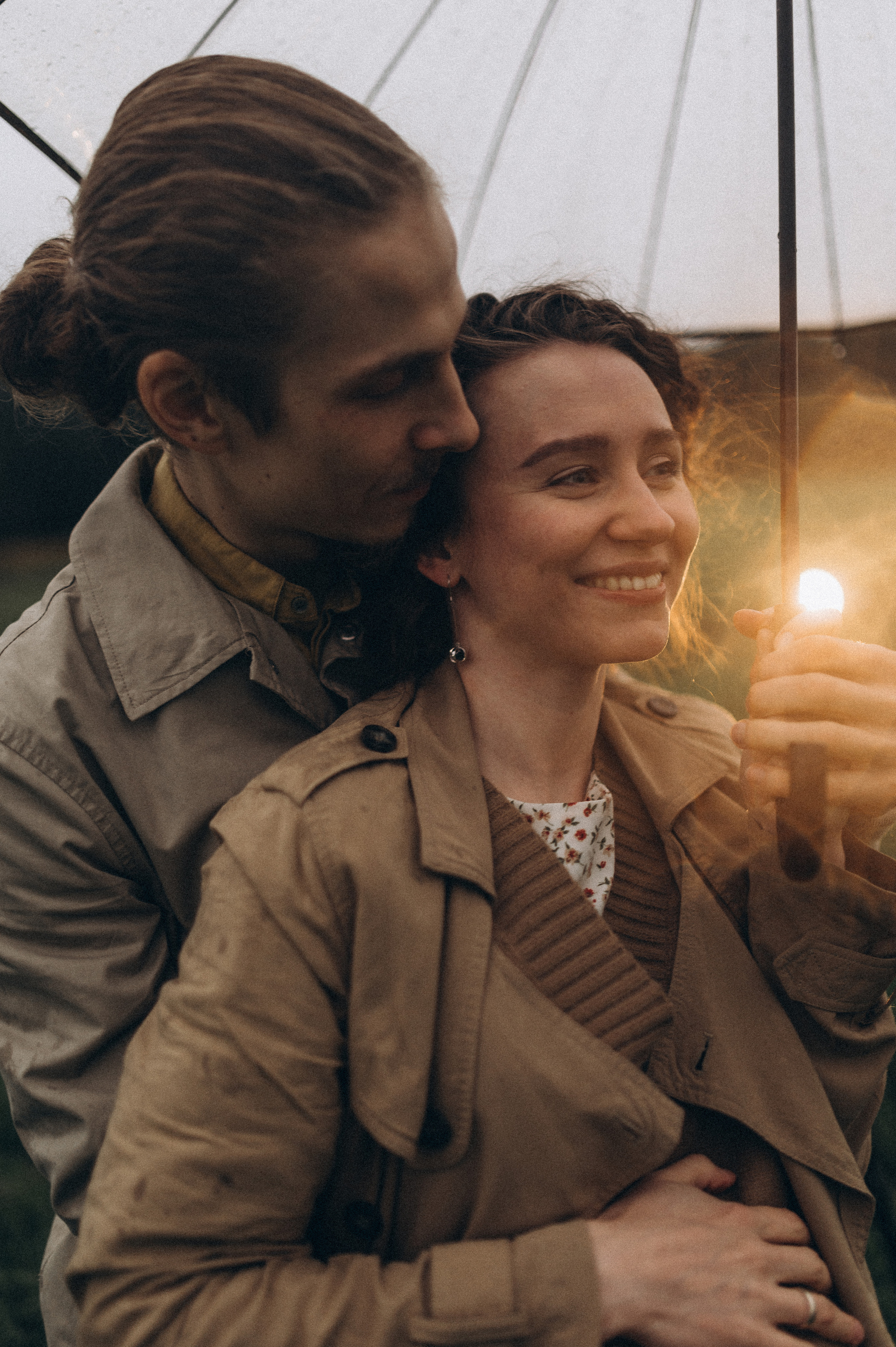 Алина и Саша, в ожидании, фотопрогулка под дождем. Фотограф ПИТЕР СПБ Надежда Баранова