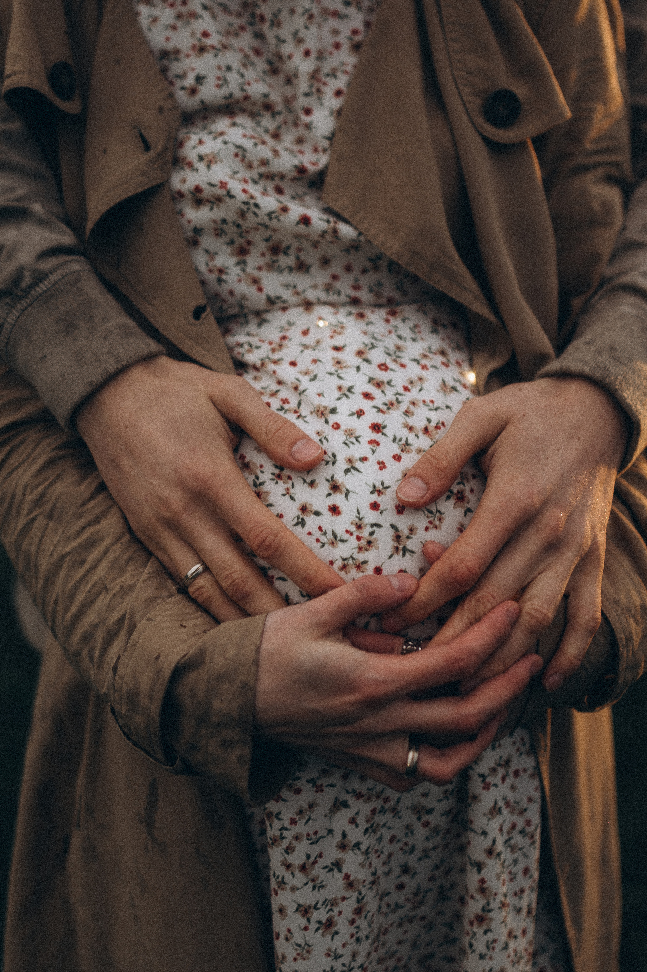 Алина и Саша, в ожидании, фотопрогулка под дождем. Фотограф ПИТЕР СПБ Надежда Баранова