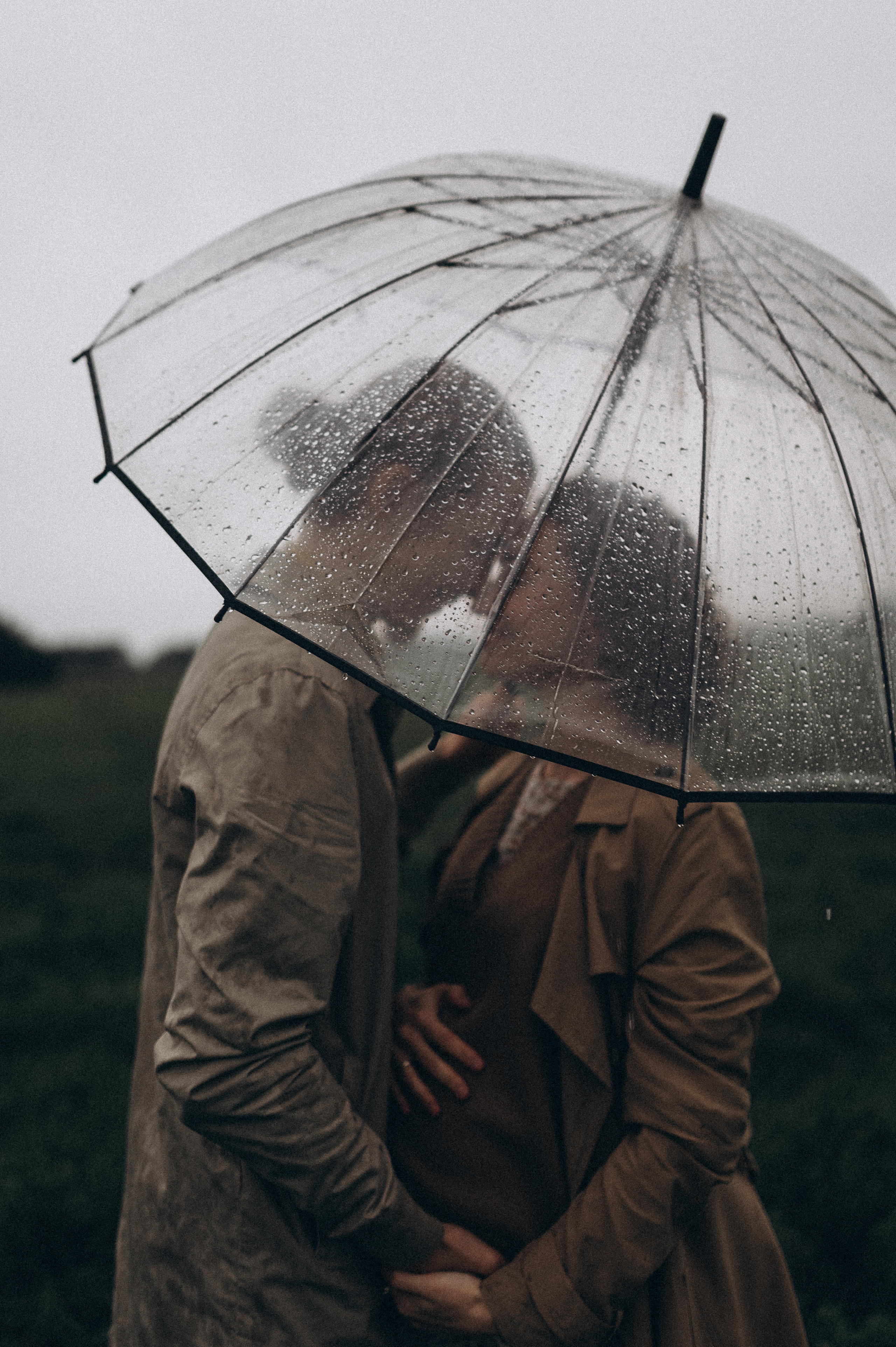 Алина и Саша, в ожидании, фотопрогулка под дождем. Фотограф ПИТЕР СПБ Надежда Баранова
