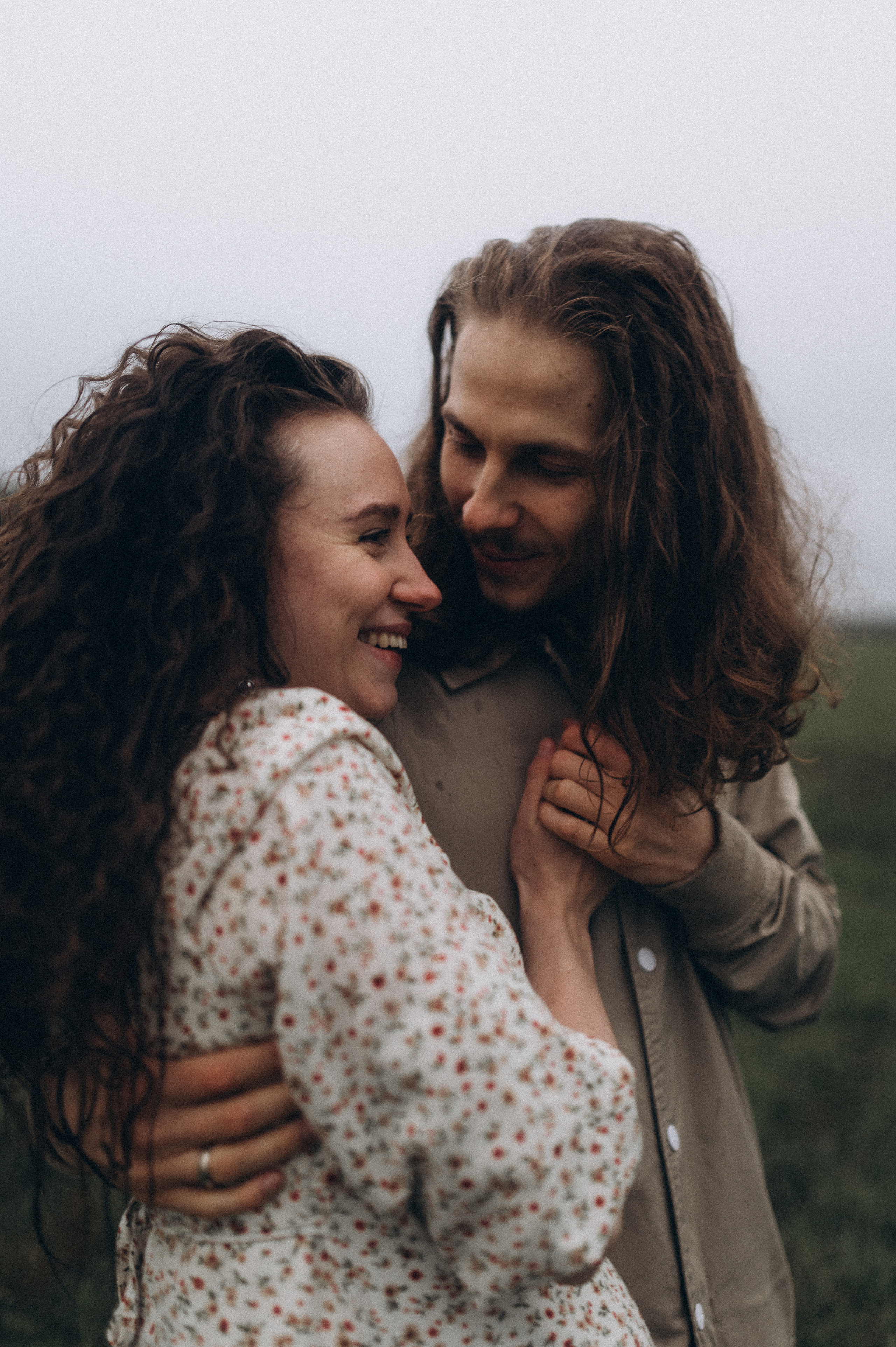 Алина и Саша, в ожидании, фотопрогулка под дождем. Фотограф ПИТЕР СПБ Надежда Баранова