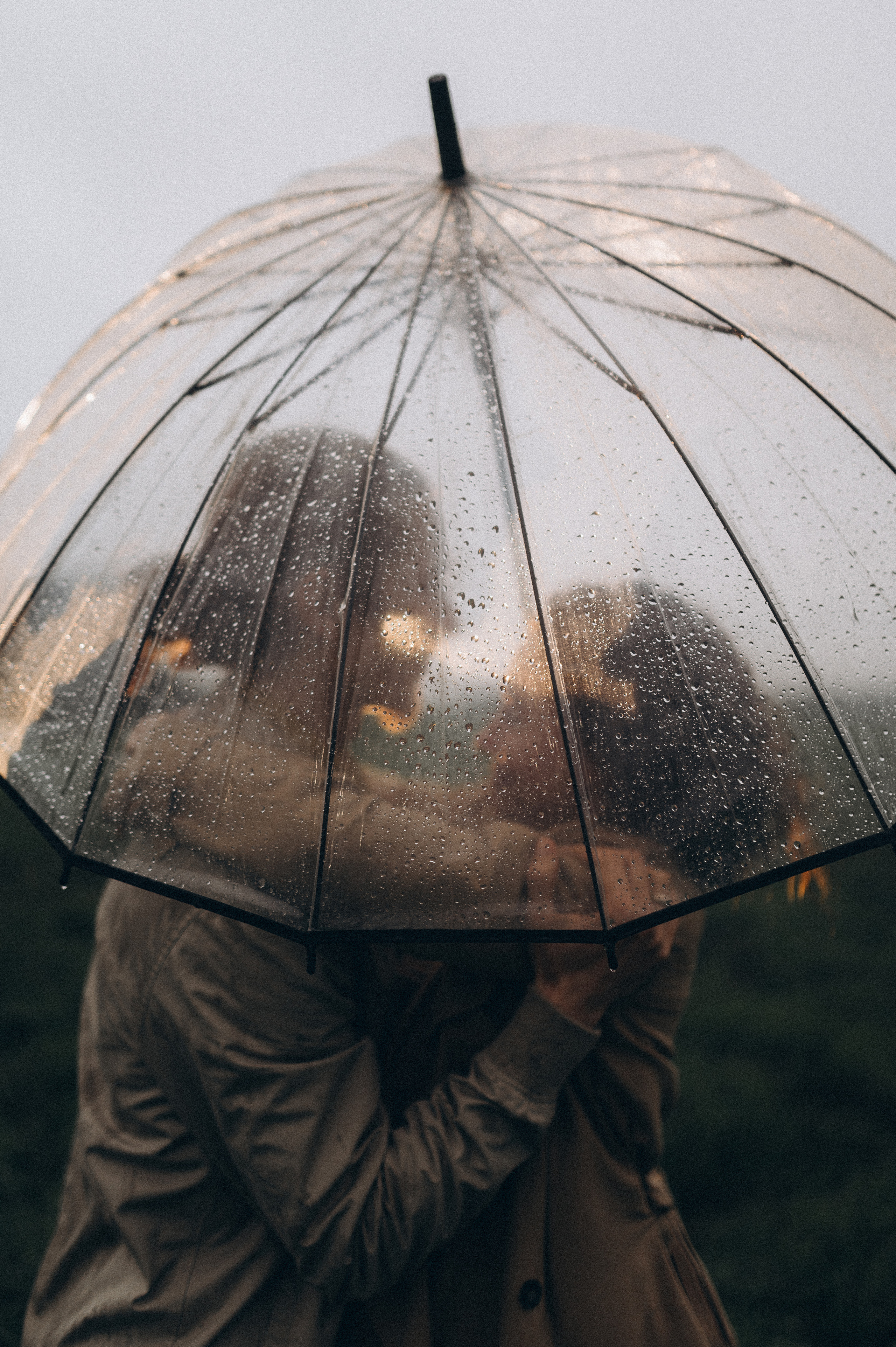 Алина и Саша, в ожидании, фотопрогулка под дождем. Фотограф ПИТЕР СПБ Надежда Баранова
