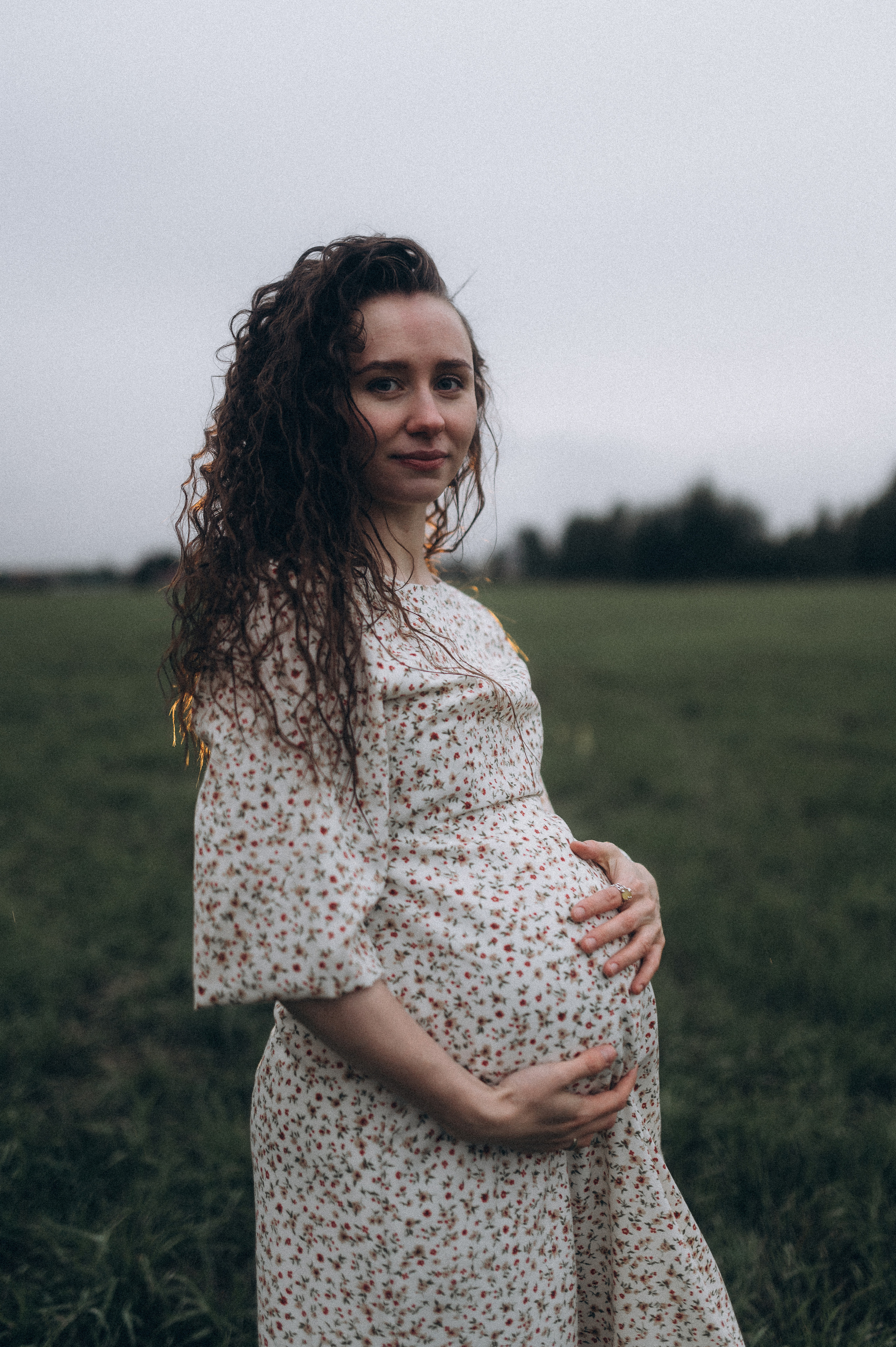 Алина и Саша, в ожидании, фотопрогулка под дождем. Фотограф ПИТЕР СПБ Надежда Баранова