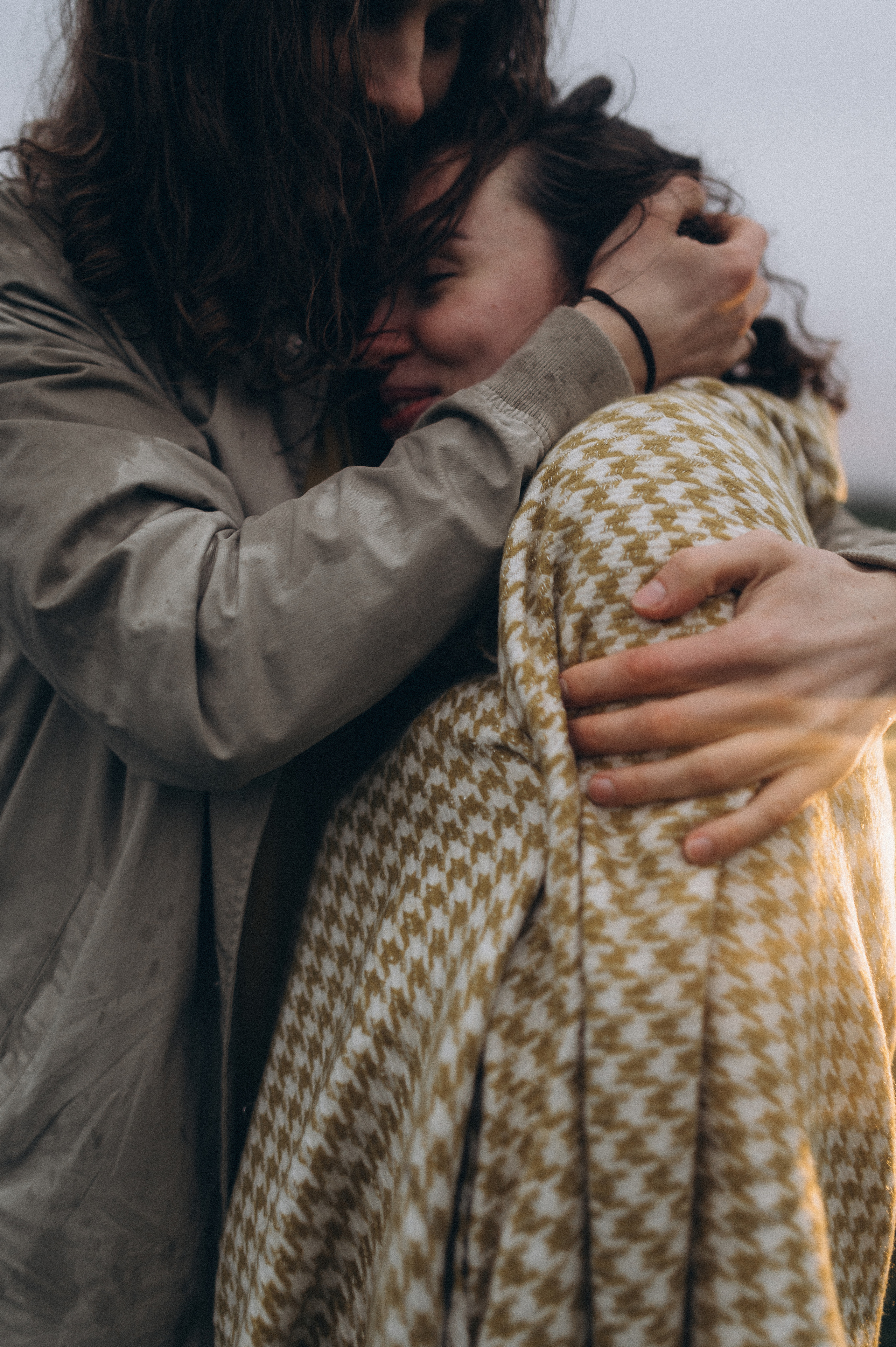 Алина и Саша, в ожидании, фотопрогулка под дождем. Фотограф ПИТЕР СПБ Надежда Баранова