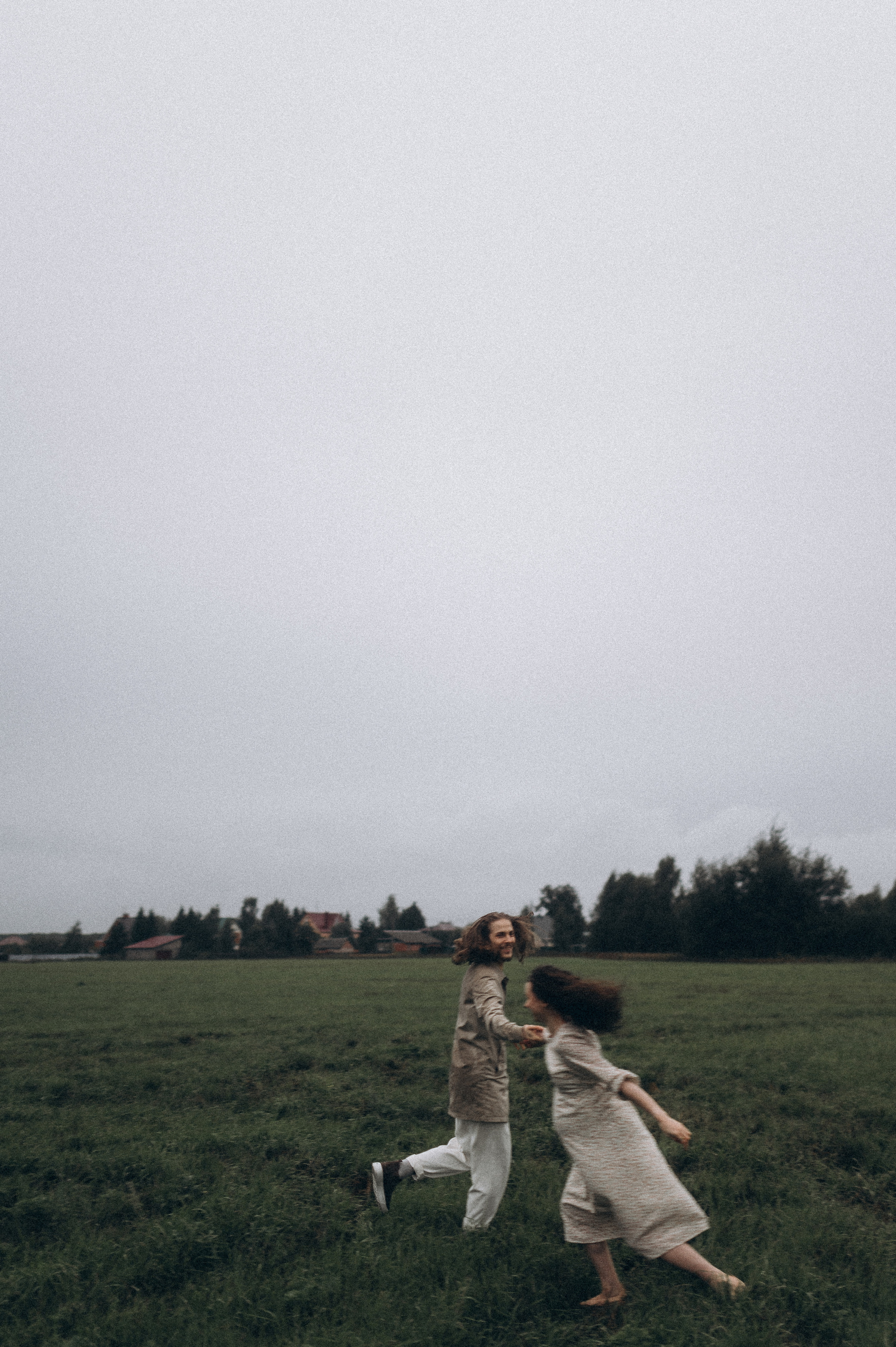 Алина и Саша, в ожидании, фотопрогулка под дождем. Фотограф ПИТЕР СПБ Надежда Баранова