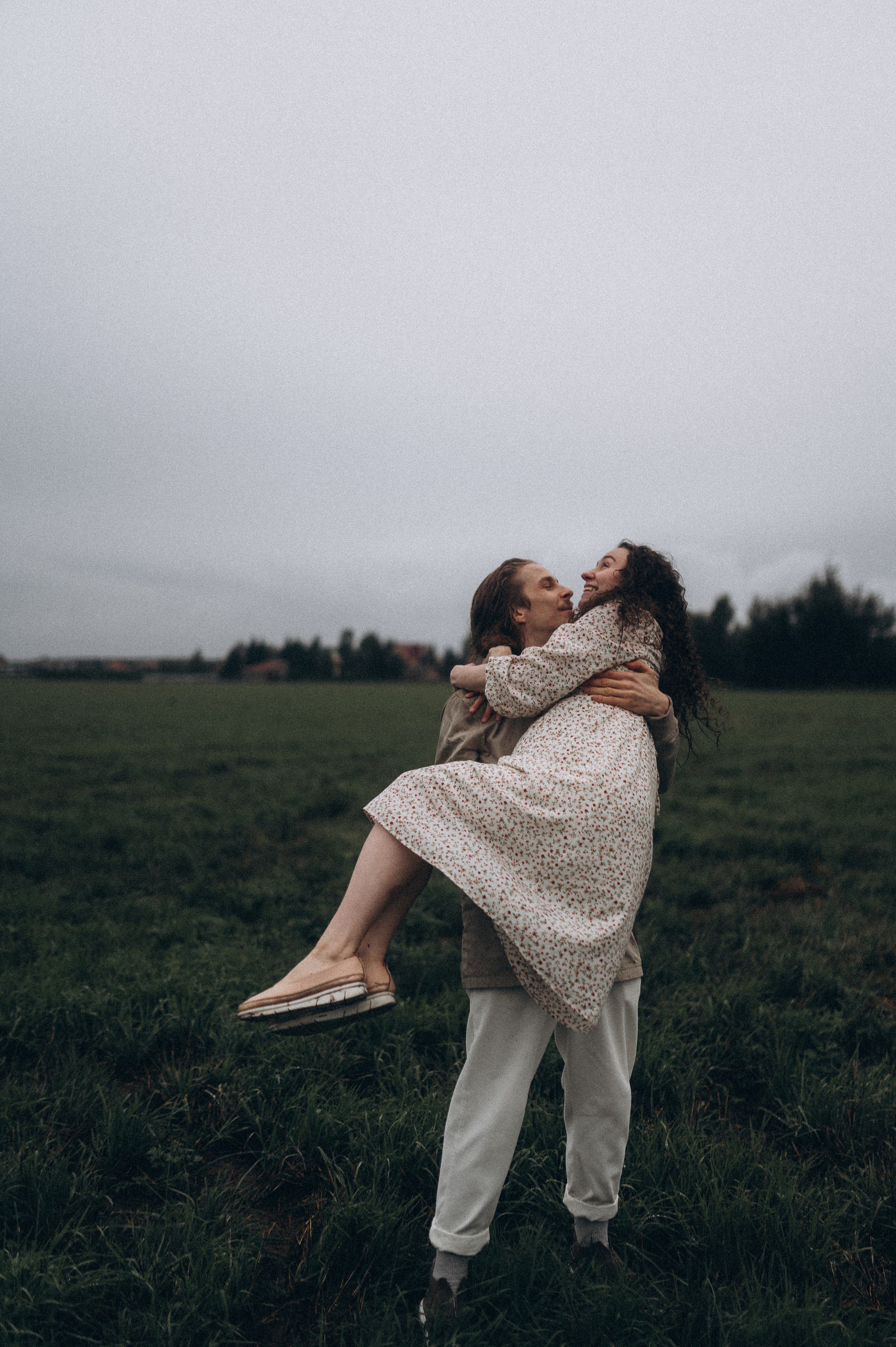 Алина и Саша, в ожидании, фотопрогулка под дождем. Фотограф ПИТЕР СПБ Надежда Баранова