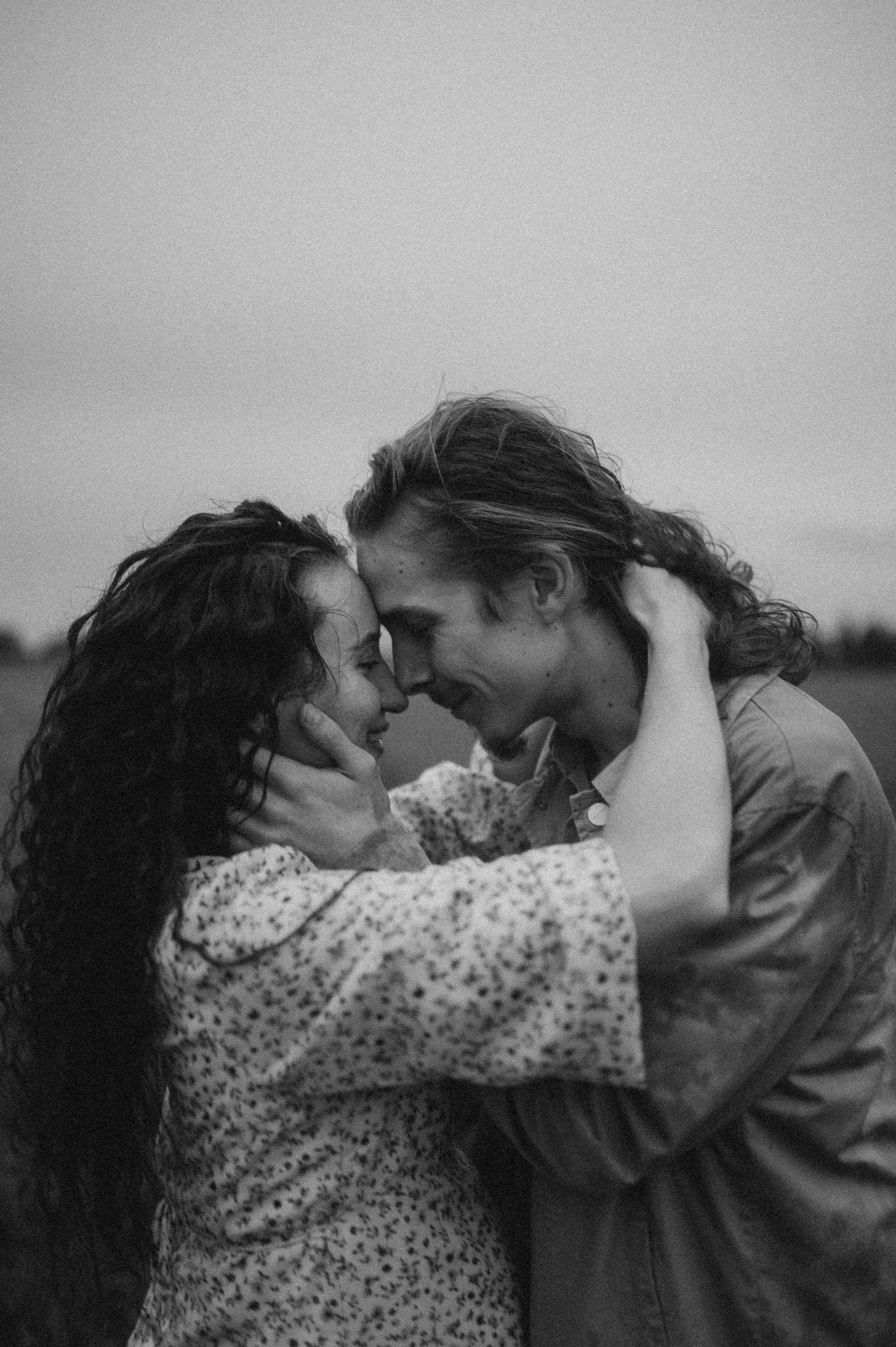 Алина и Саша, в ожидании, фотопрогулка под дождем. Фотограф ПИТЕР СПБ Надежда Баранова