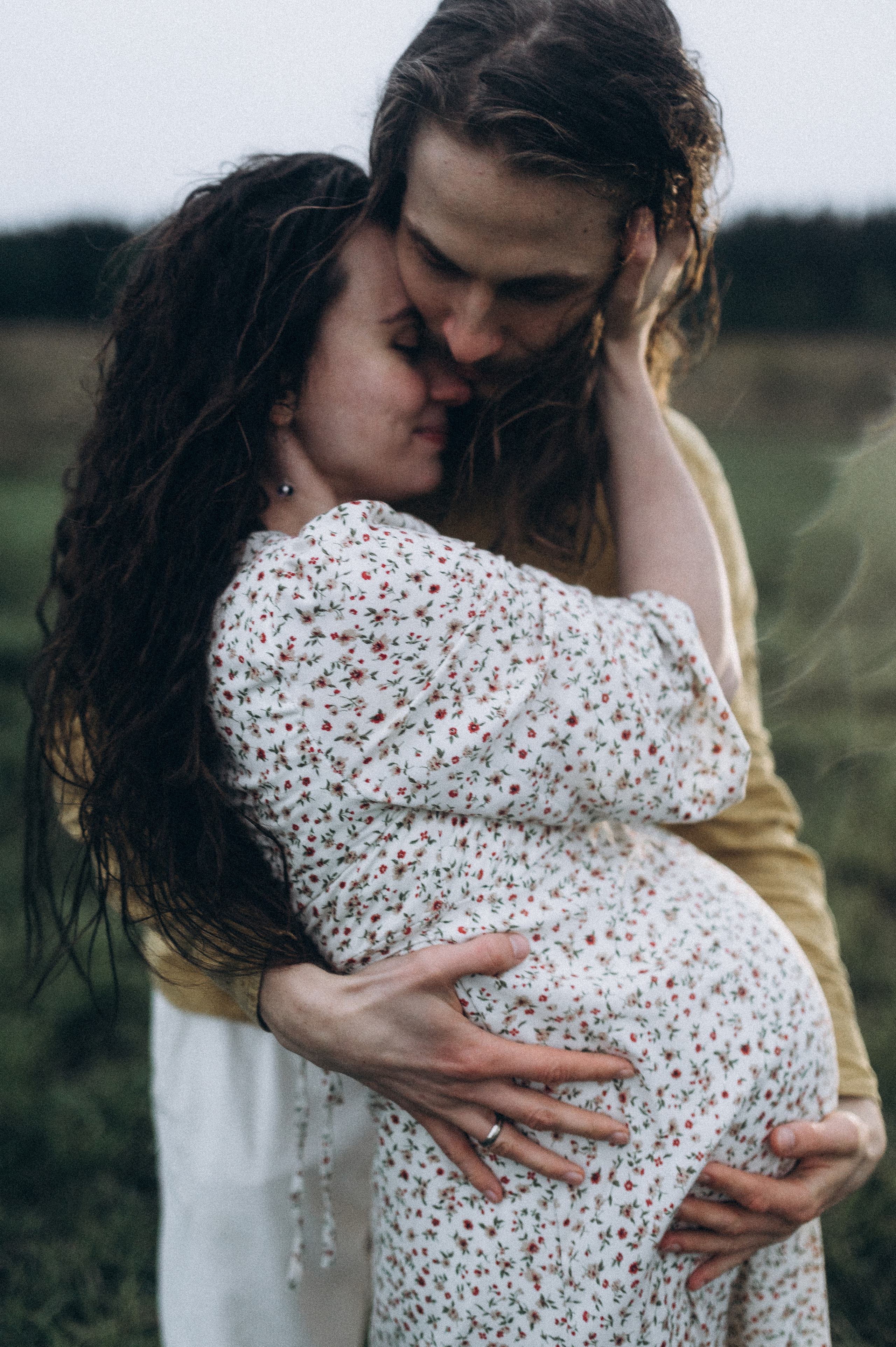 Алина и Саша, в ожидании, фотопрогулка под дождем. Фотограф ПИТЕР СПБ Надежда Баранова