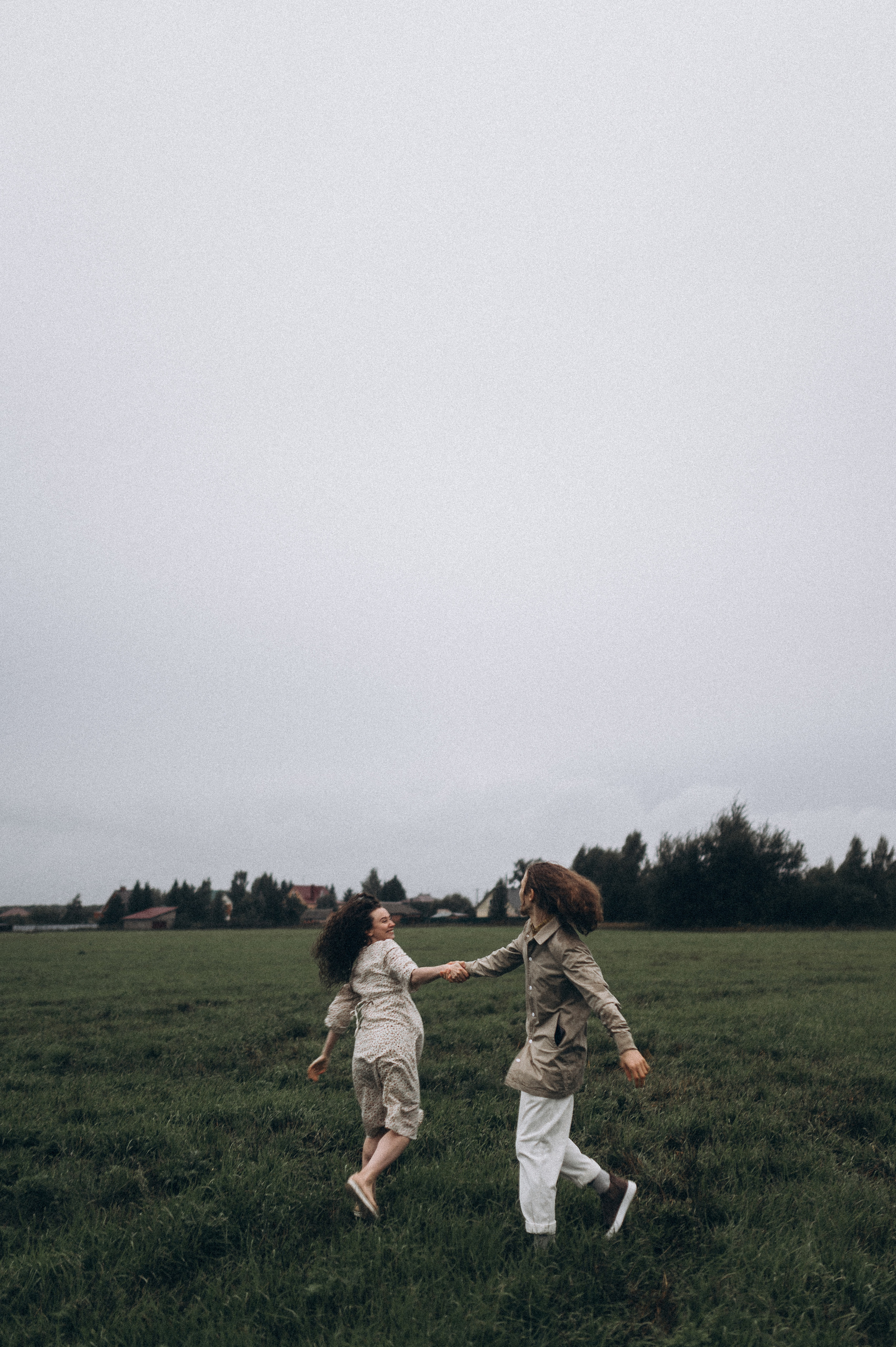 Алина и Саша, в ожидании, фотопрогулка под дождем. Фотограф ПИТЕР СПБ Надежда Баранова