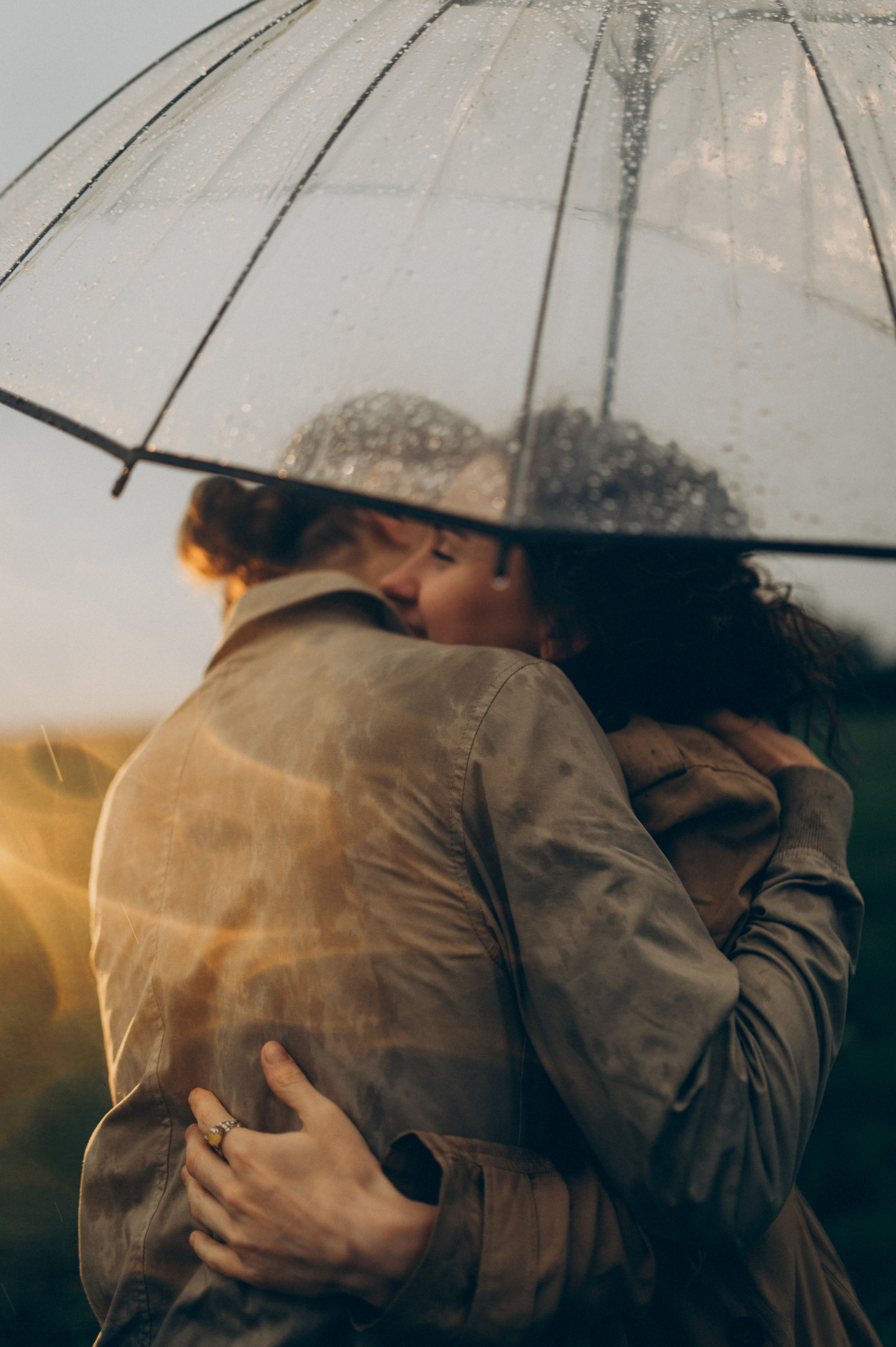 Алина и Саша, в ожидании, фотопрогулка под дождем. Фотограф ПИТЕР СПБ Надежда Баранова