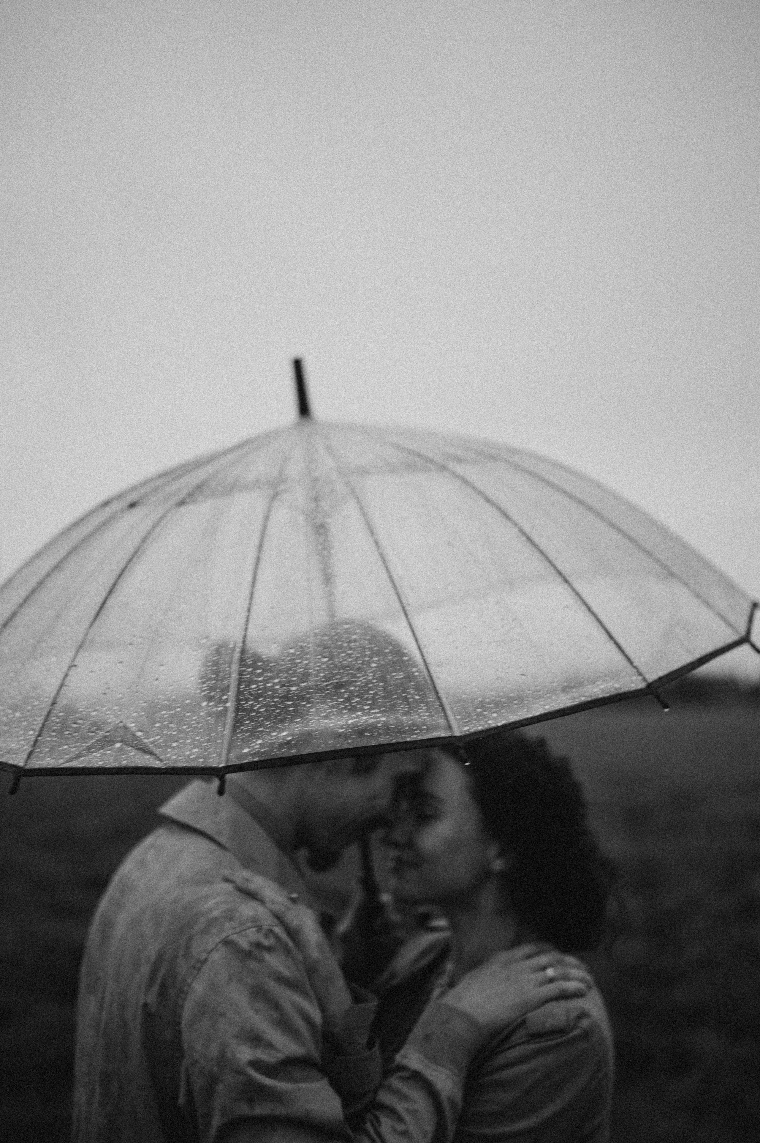 Алина и Саша, в ожидании, фотопрогулка под дождем. Фотограф ПИТЕР СПБ Надежда Баранова