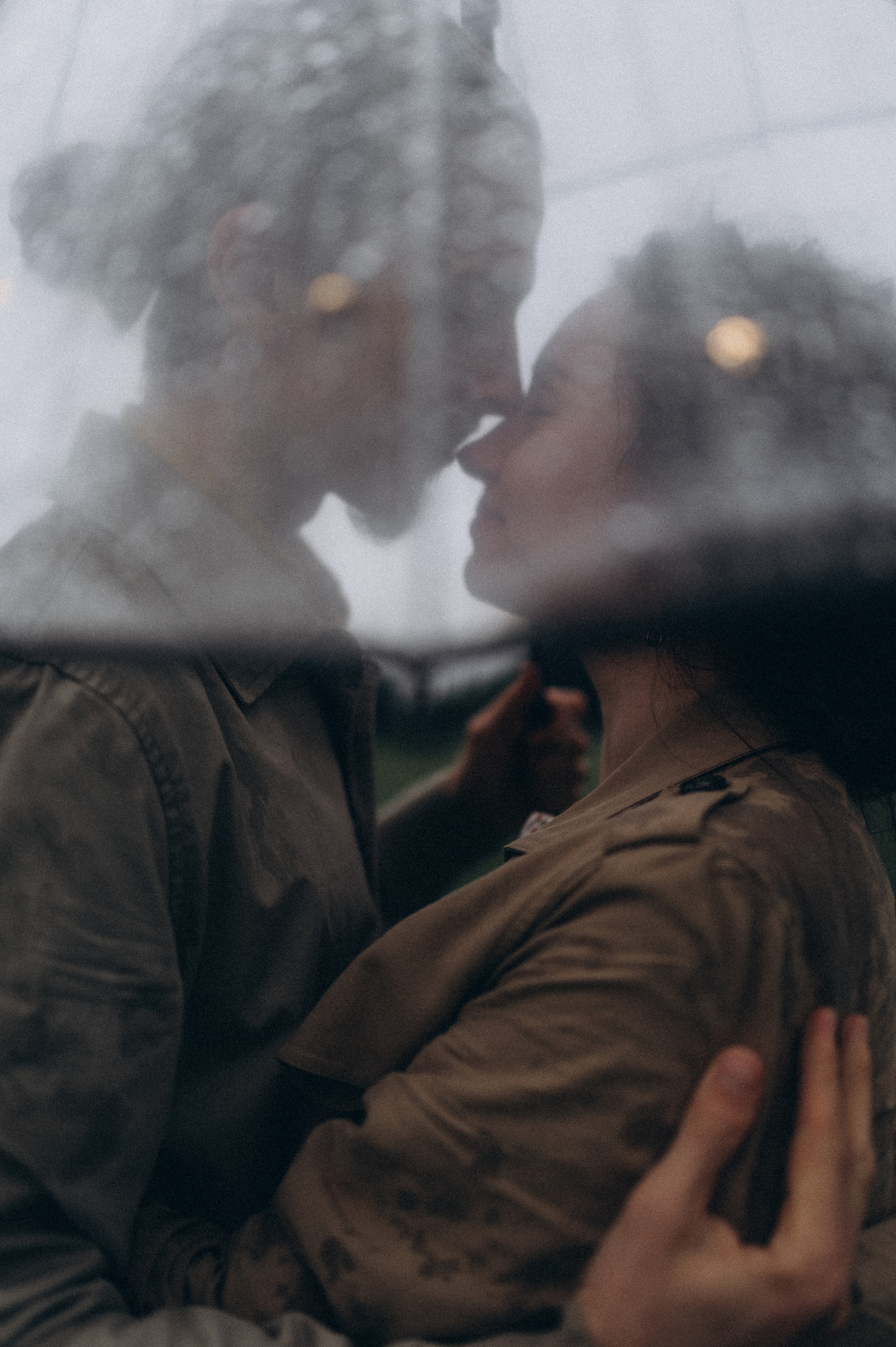 Алина и Саша, в ожидании, фотопрогулка под дождем. Фотограф ПИТЕР СПБ Надежда Баранова