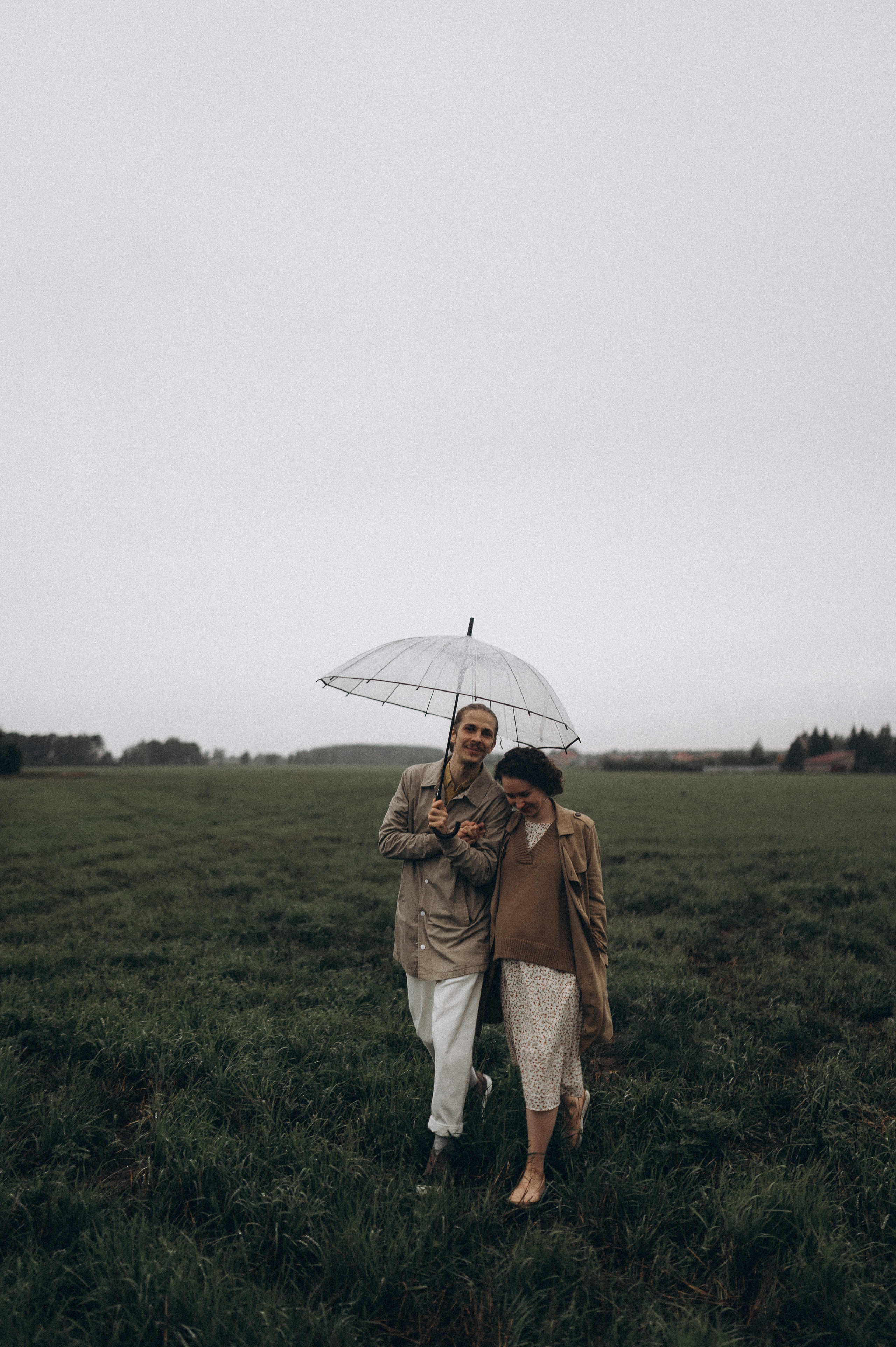 Алина и Саша, в ожидании, фотопрогулка под дождем. Фотограф ПИТЕР СПБ Надежда Баранова