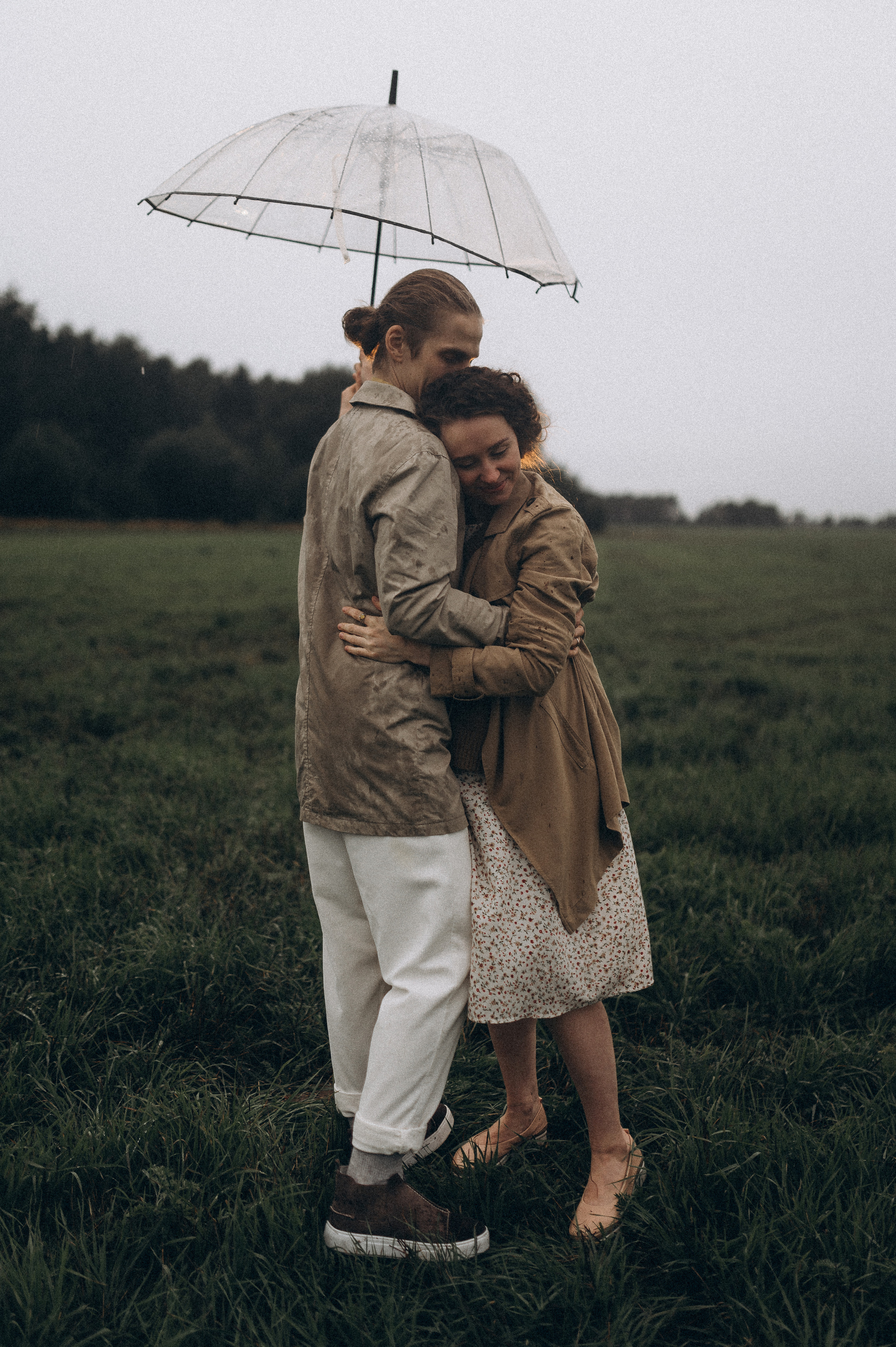 Алина и Саша, в ожидании, фотопрогулка под дождем. Фотограф ПИТЕР СПБ Надежда Баранова