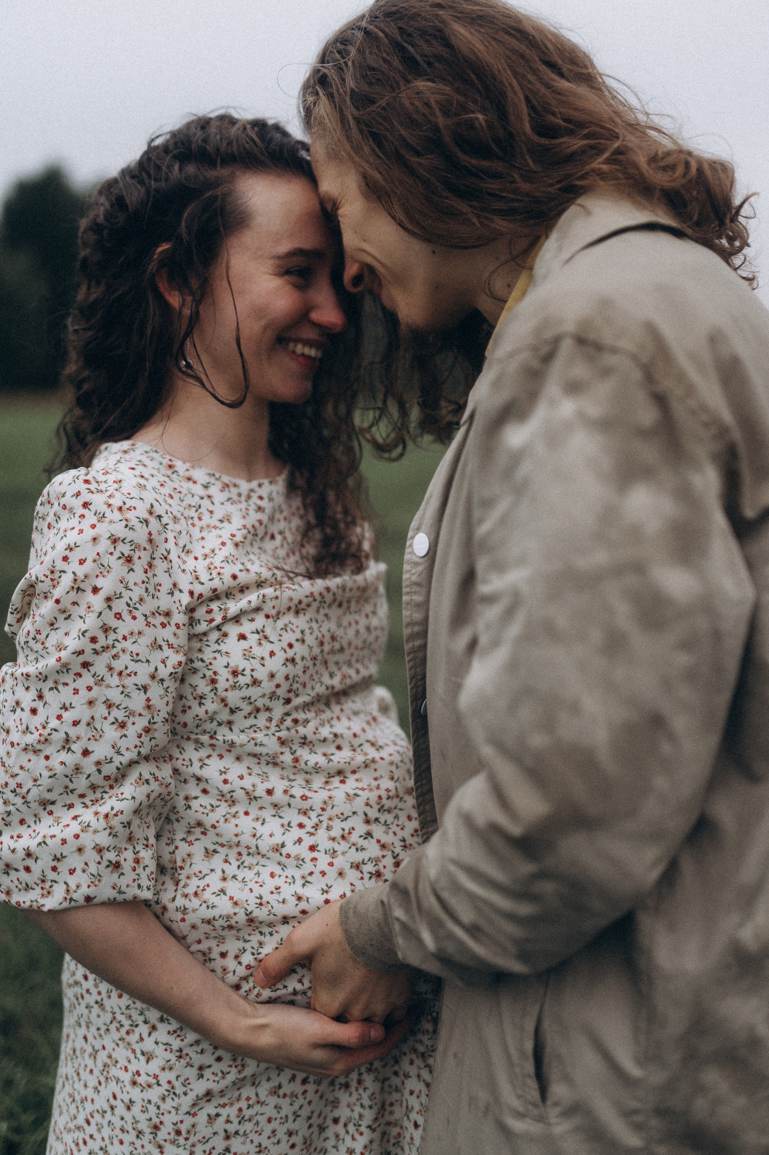 Алина и Саша, в ожидании, фотопрогулка под дождем. Фотограф ПИТЕР СПБ Надежда Баранова