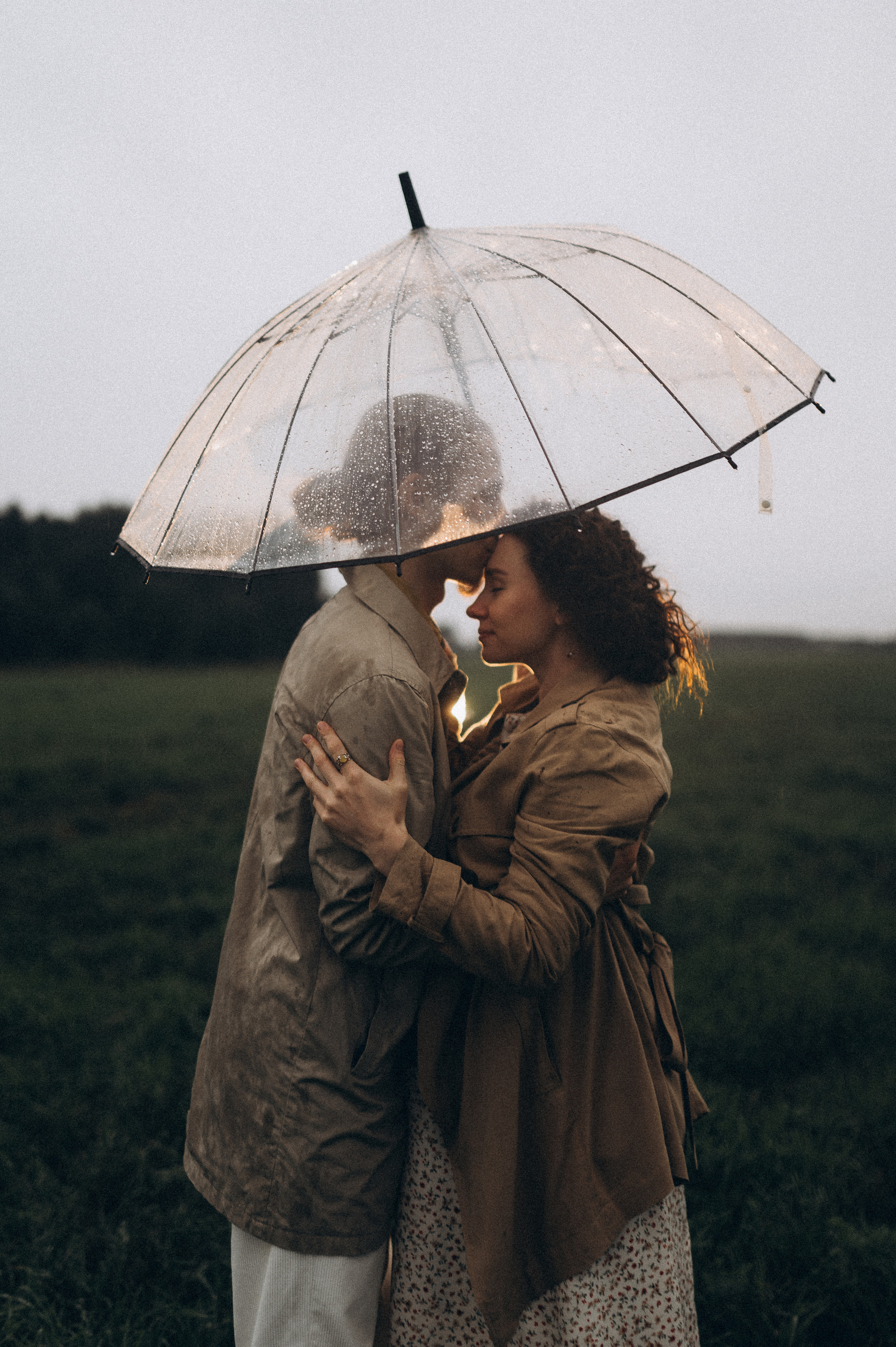 Алина и Саша, в ожидании, фотопрогулка под дождем. Фотограф ПИТЕР СПБ Надежда Баранова